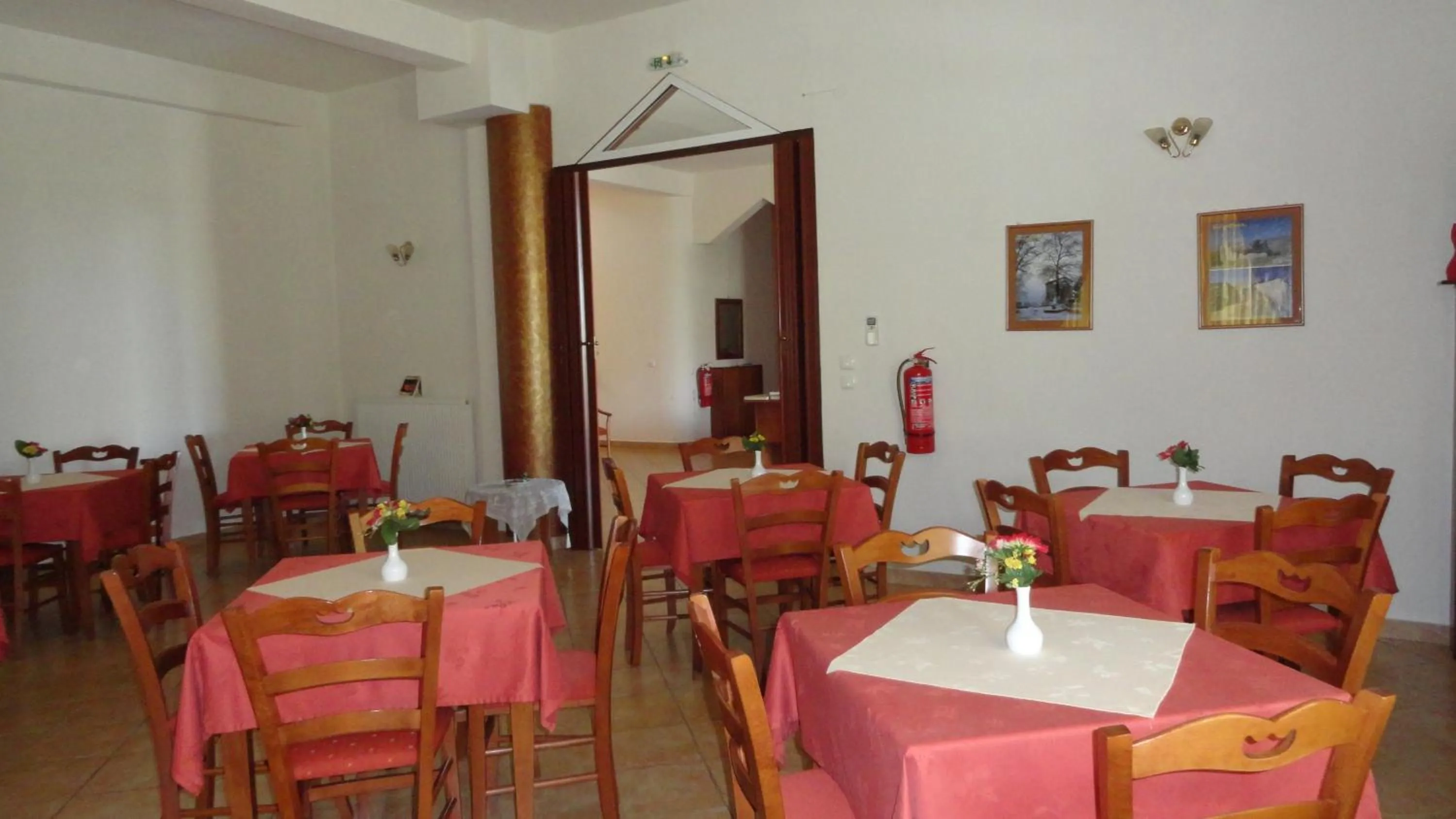 Restaurant/places to eat in Hotel Kastro