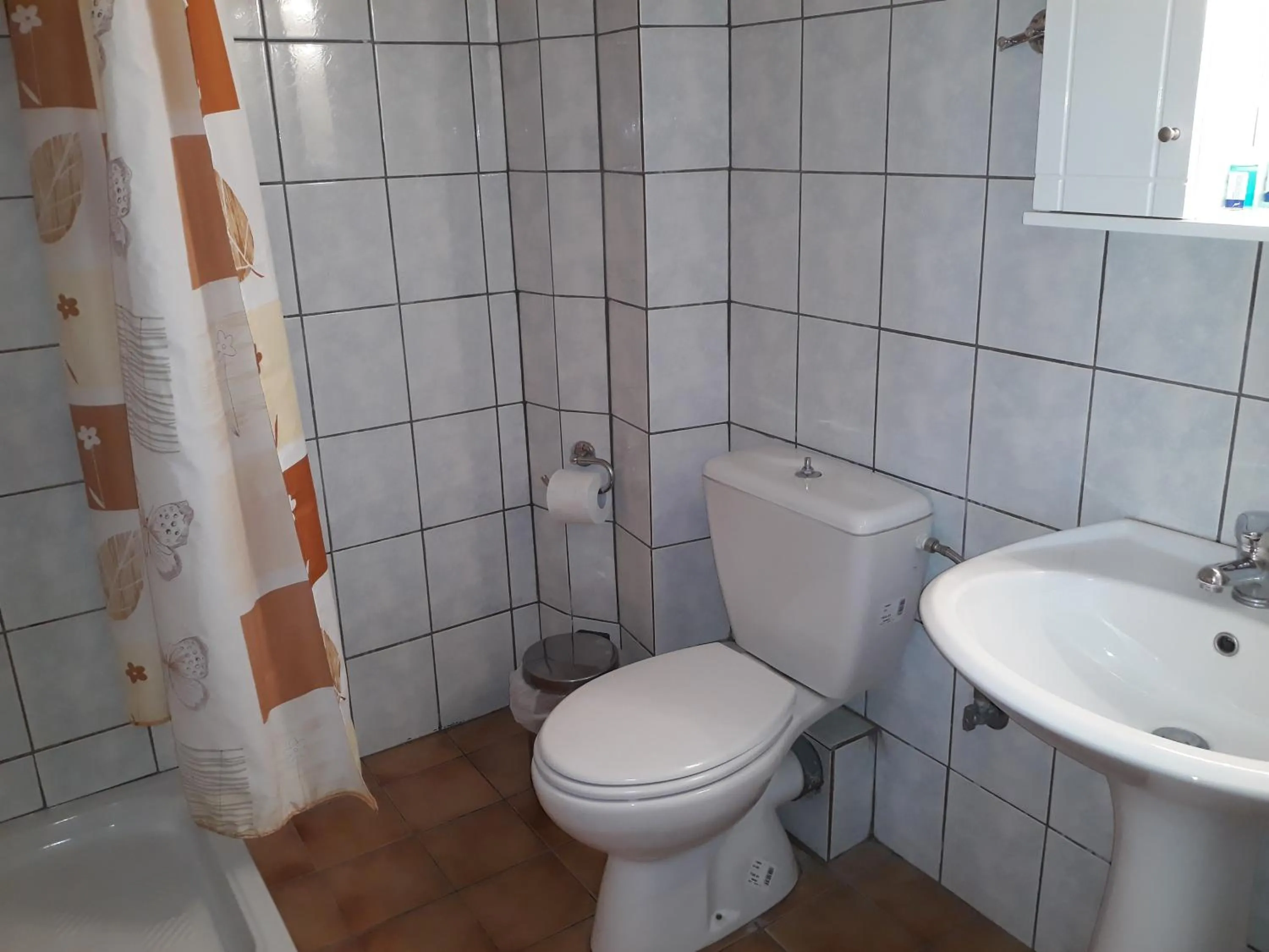 Shower in Hotel Kastro