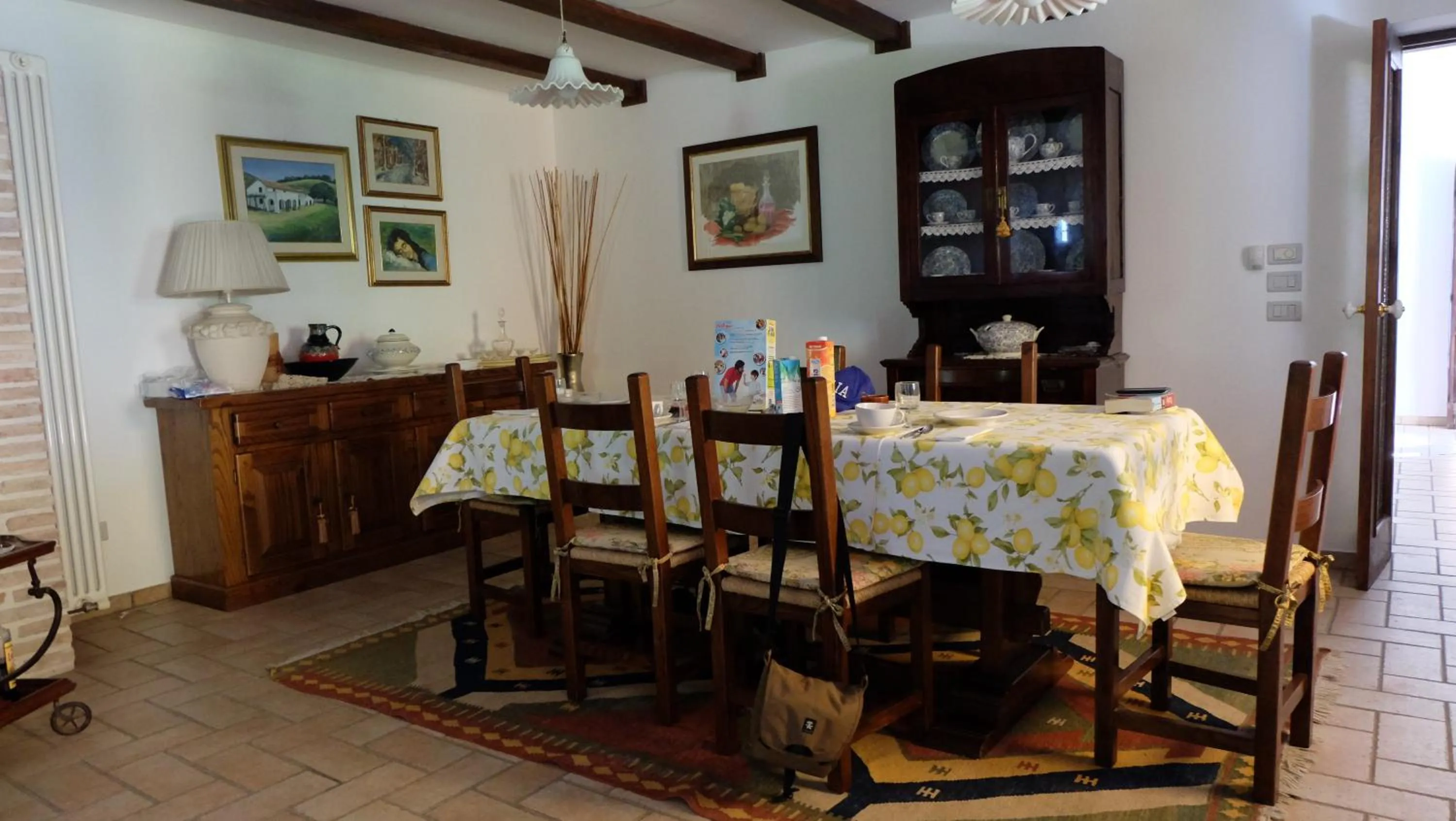 Communal lounge/ TV room in B&B Salvarosa