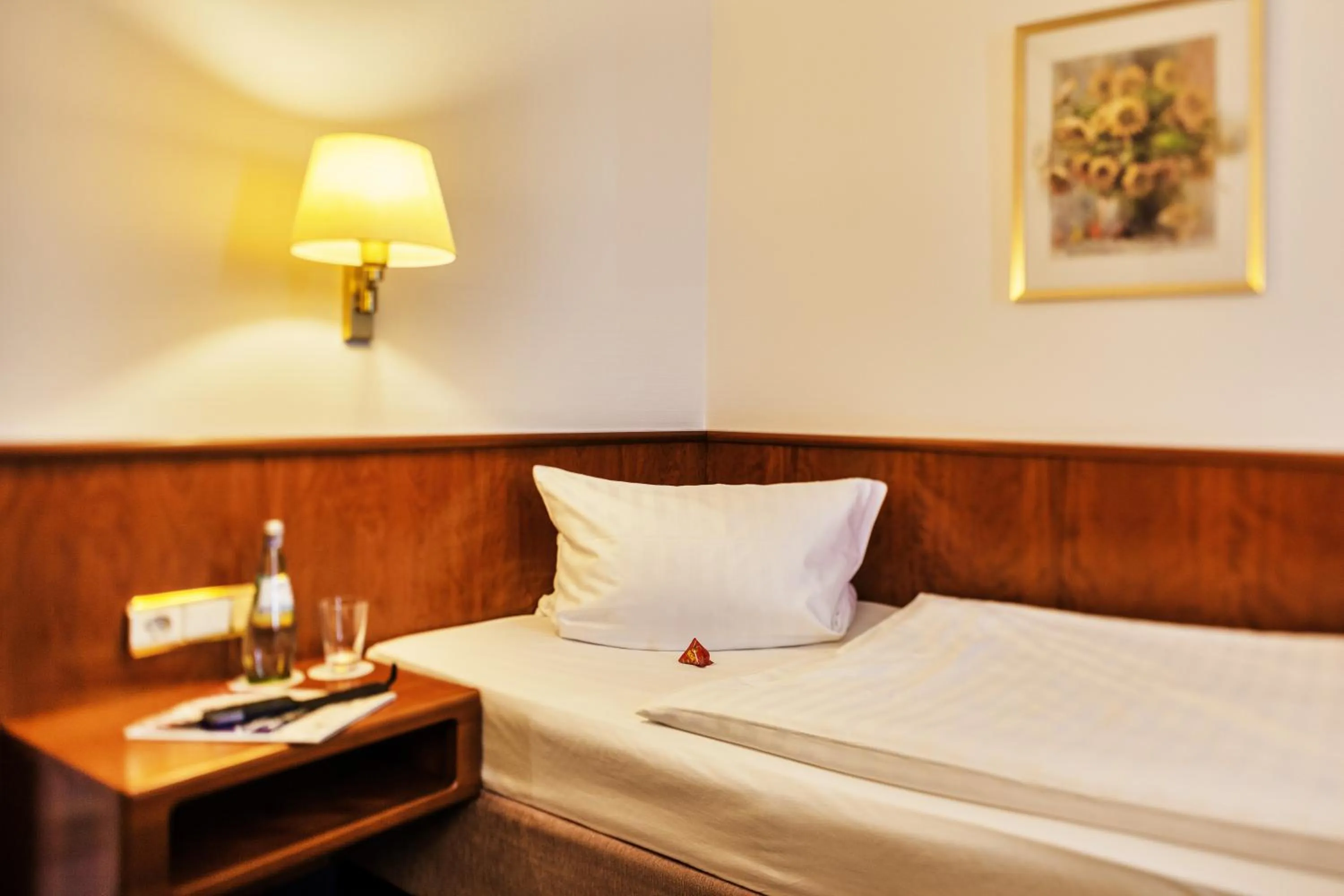 Bed in Trans World Hotel Columbus