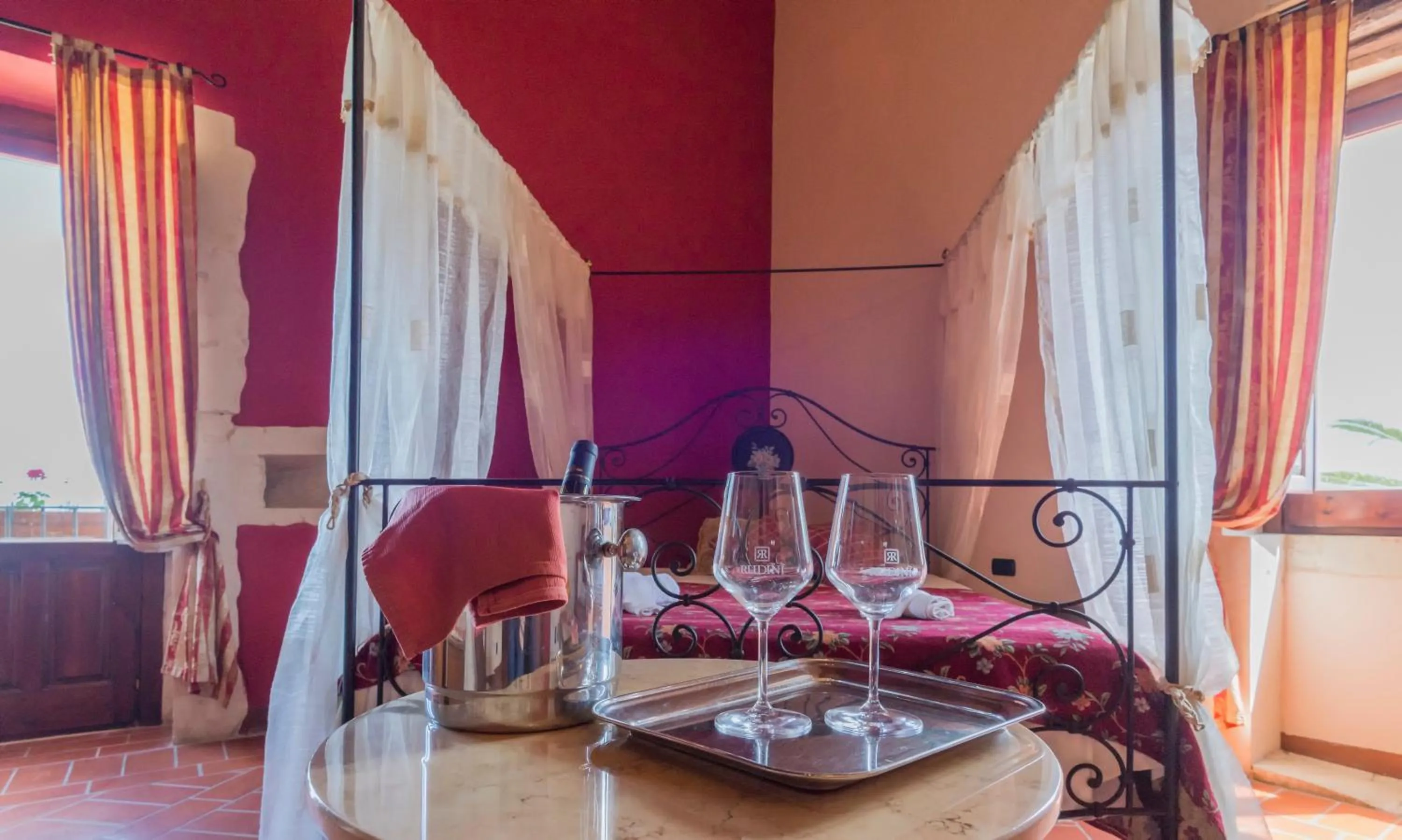 Decorative detail, Bed in Hotel Lady Lusya