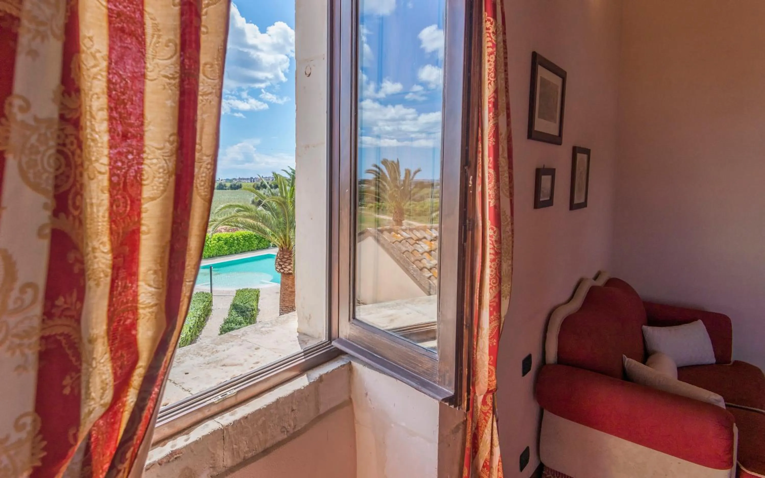 Pool view, Bed in Hotel Lady Lusya