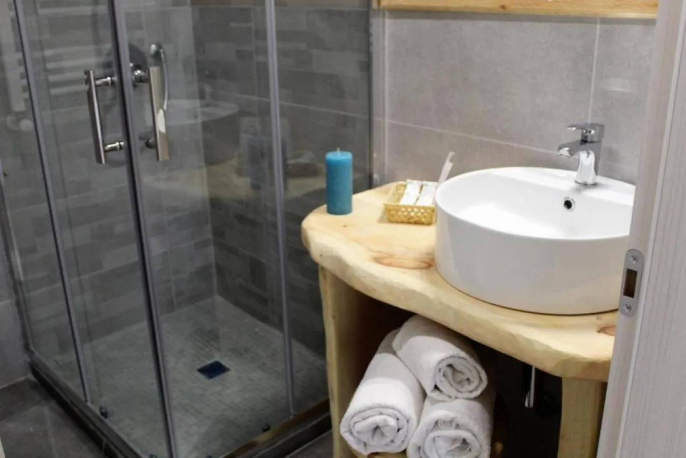 Shower in Chalet Margoni