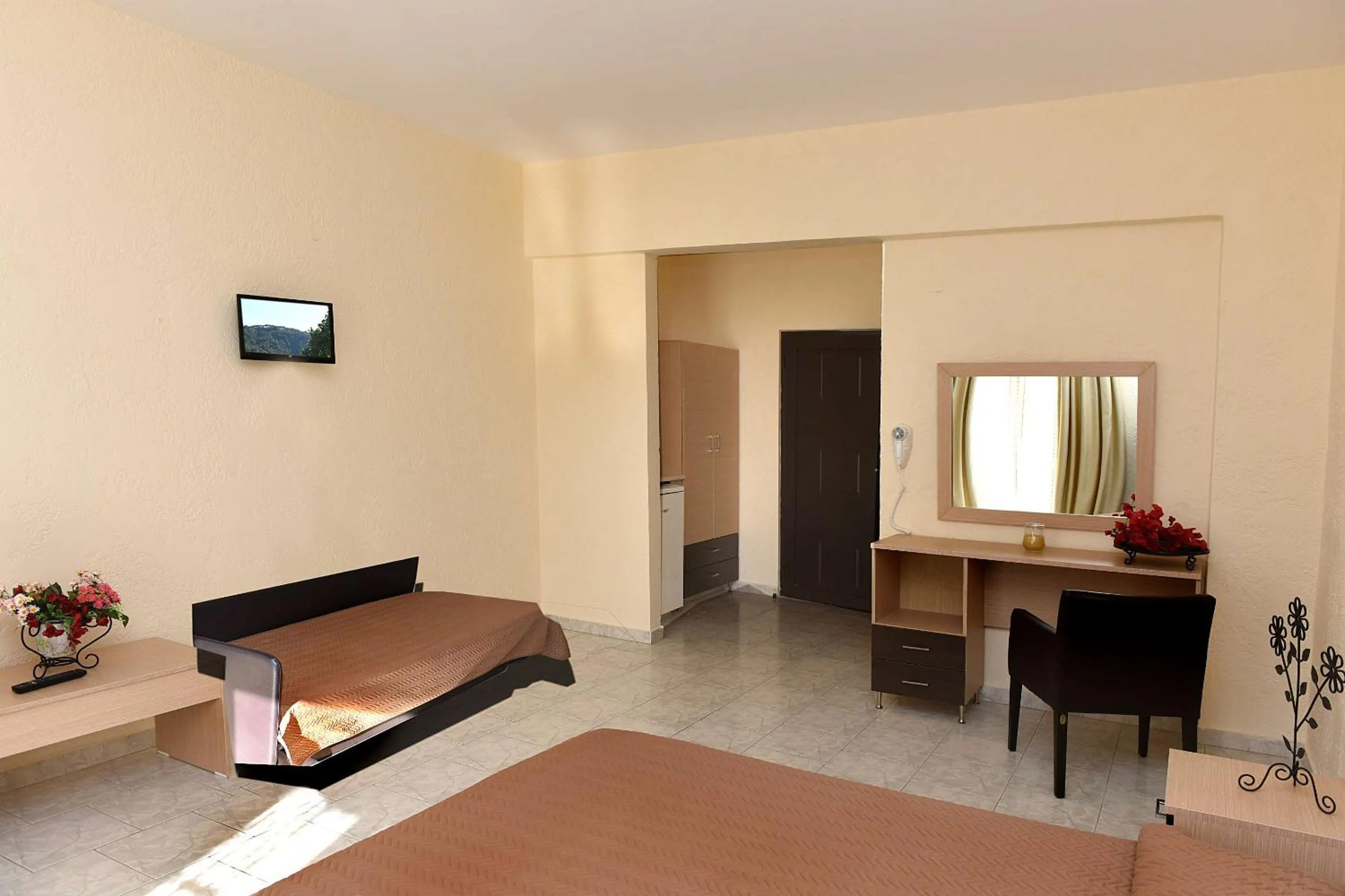 Photo of the whole room, Bed in Santa Helena Hotel