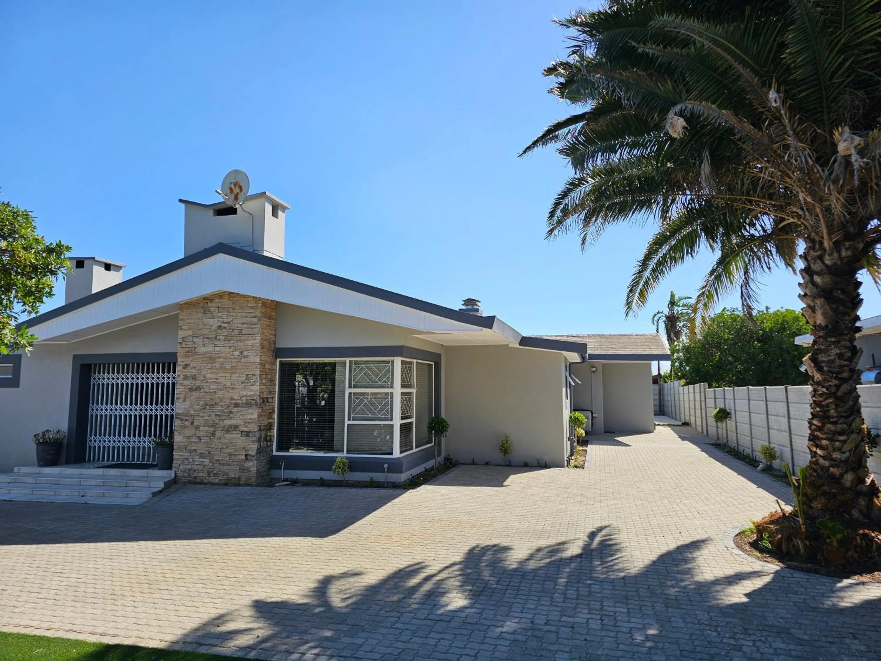 Property building in Balmoral Lodge