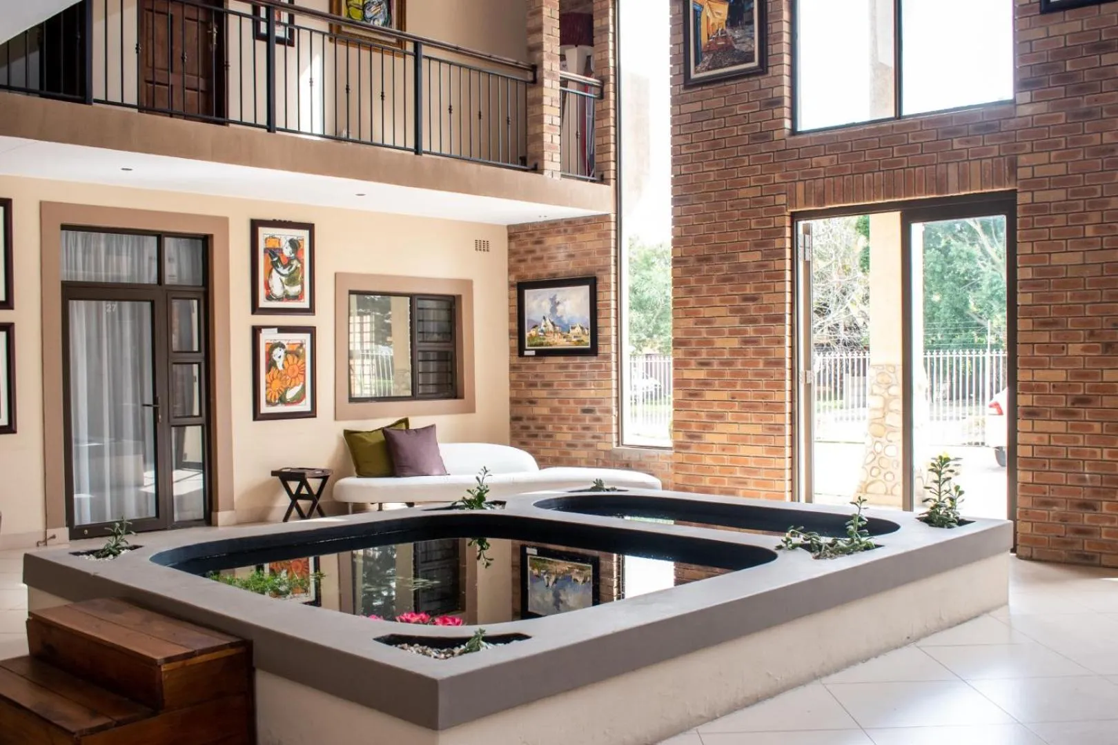 Facade/entrance in Balmoral Lodge