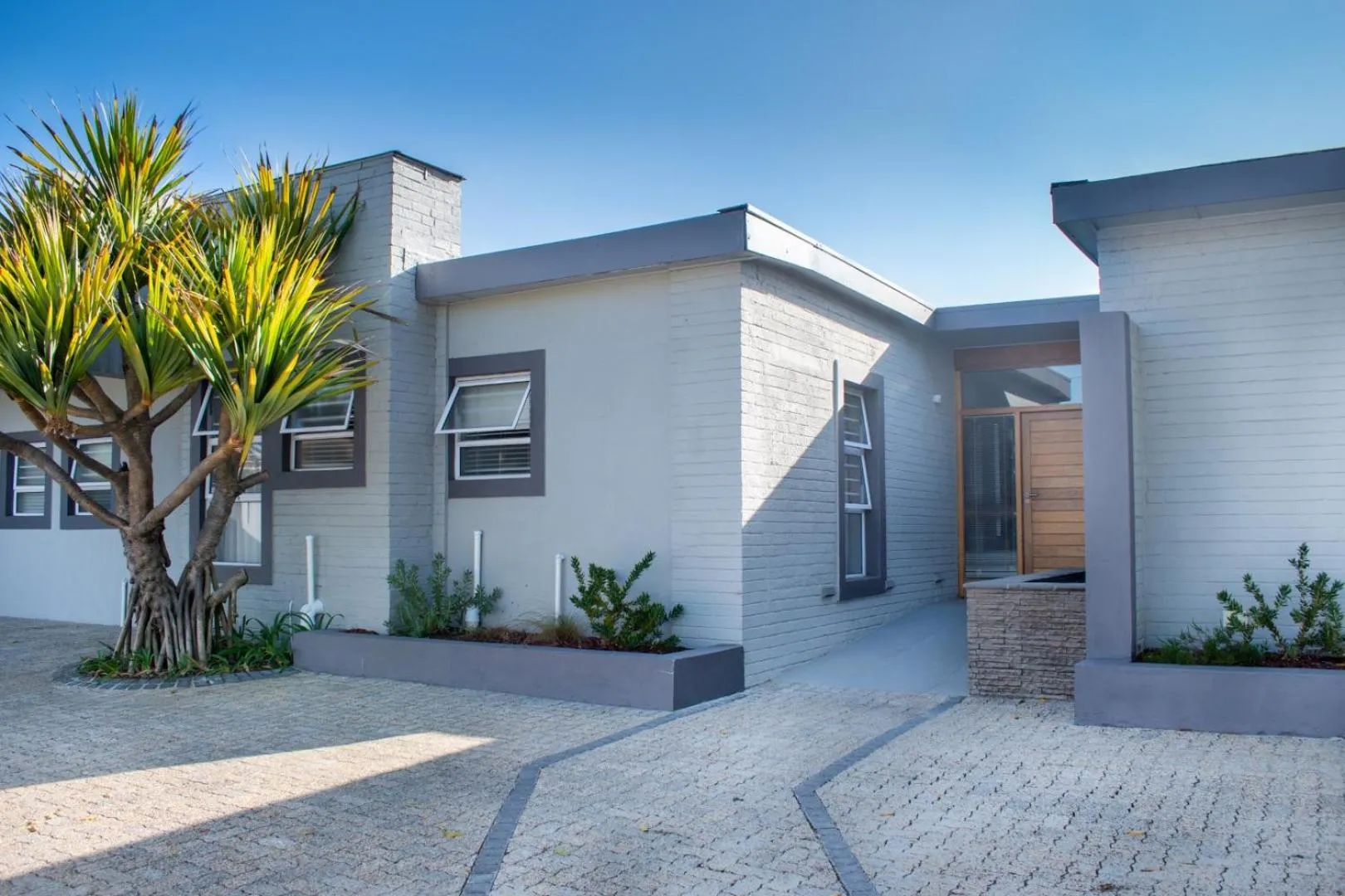 Property building in Balmoral Lodge