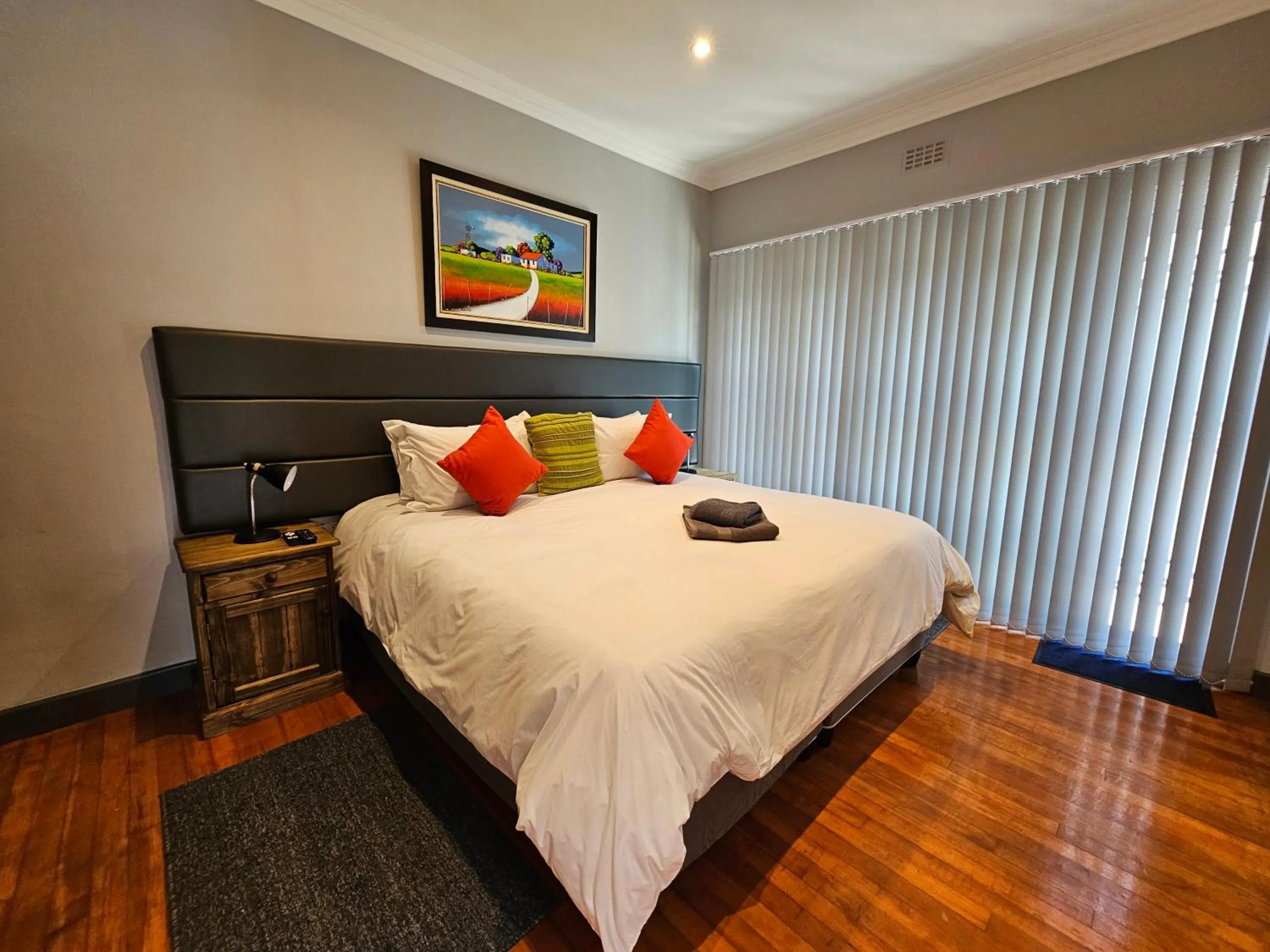 Bedroom, Bed in Balmoral Lodge