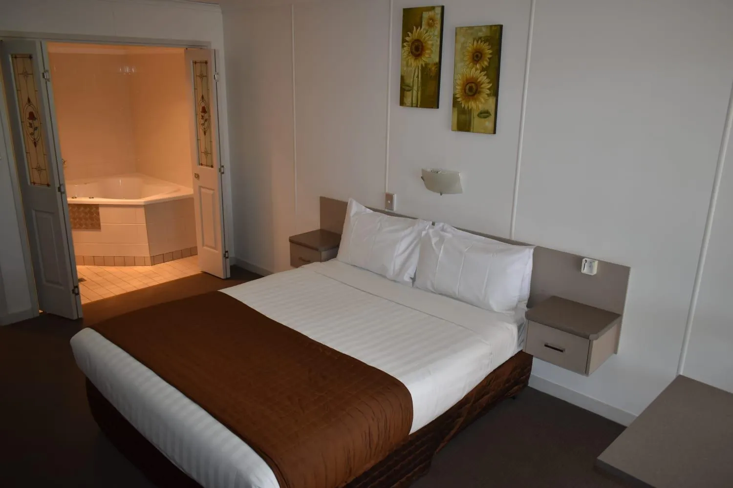 Bed in The Edge Motel