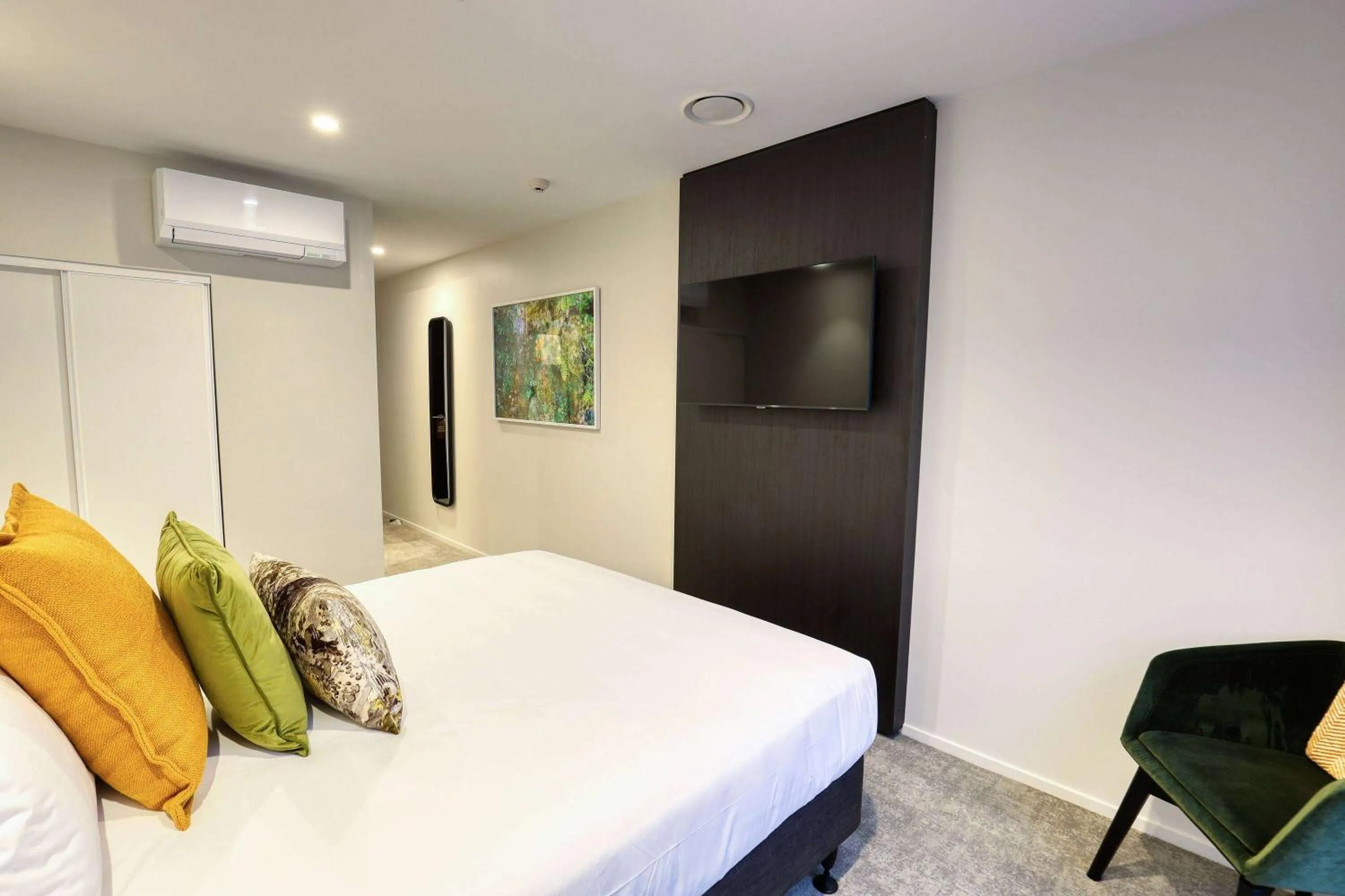 Photo of the whole room, Bed in Wyndham Garden Christchurch Kilmore Street