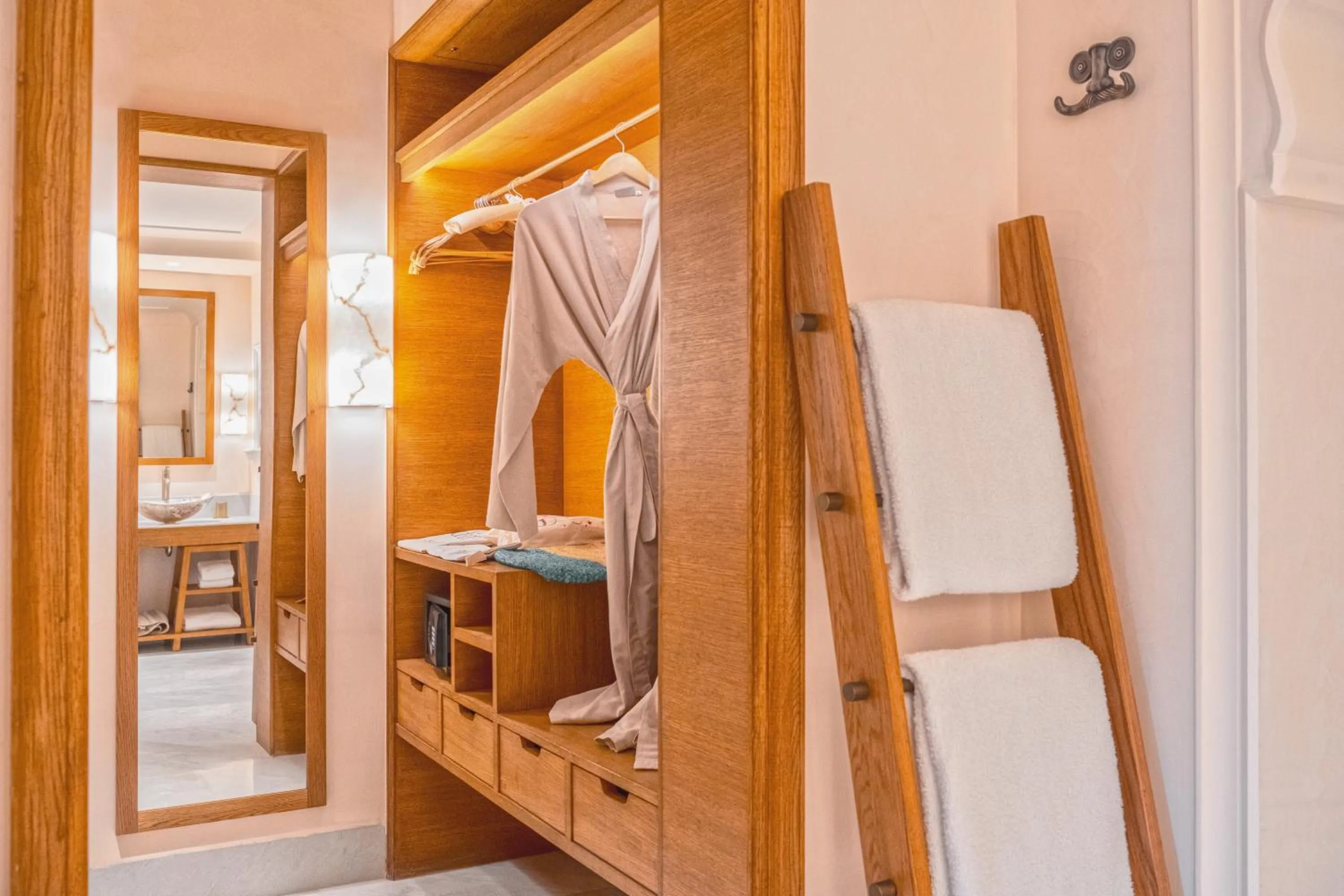 wardrobe, Bed in Six Senses Fort Barwara Sawai Madhopur