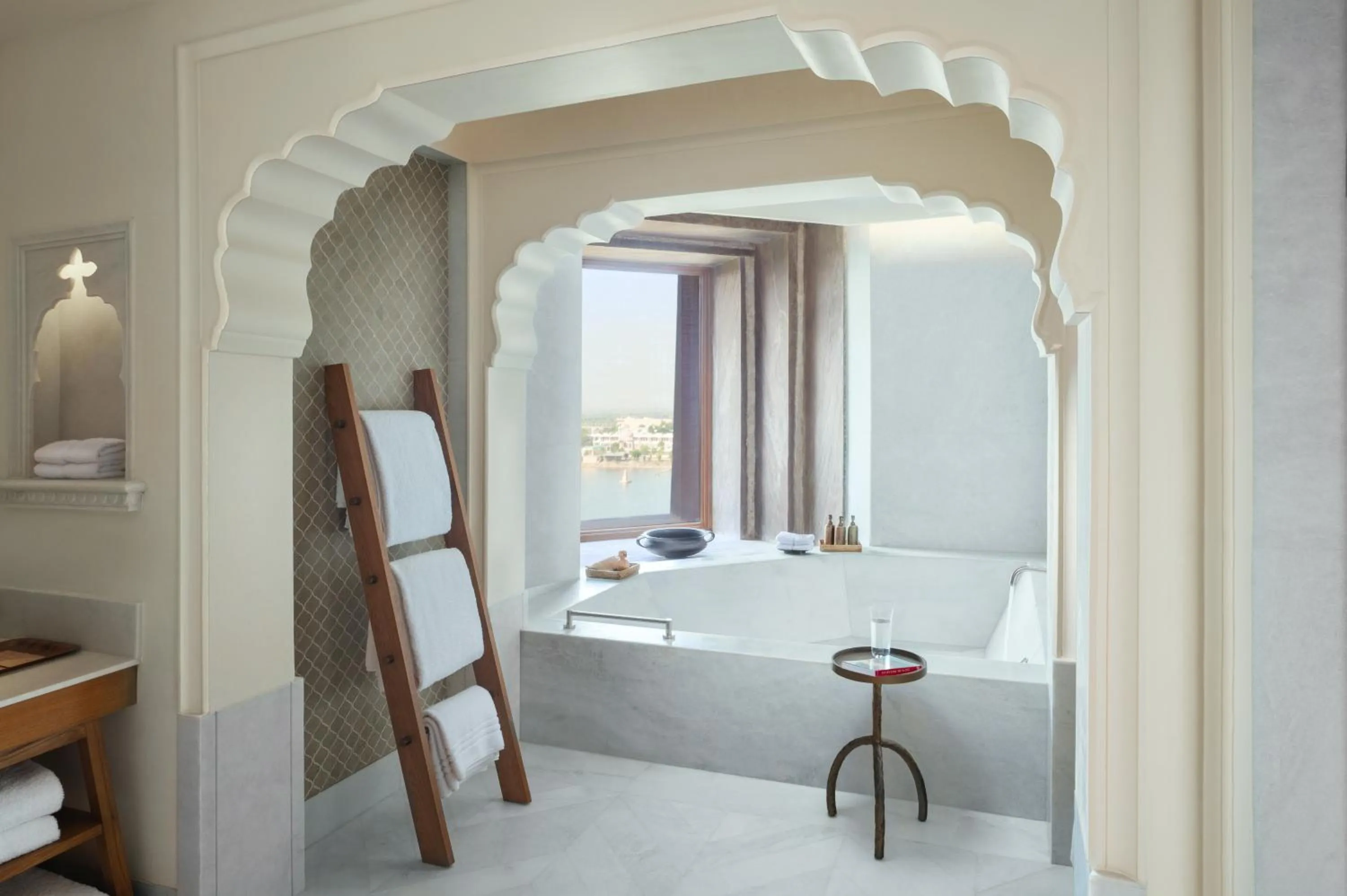 Bathroom, Bed in Six Senses Fort Barwara Sawai Madhopur