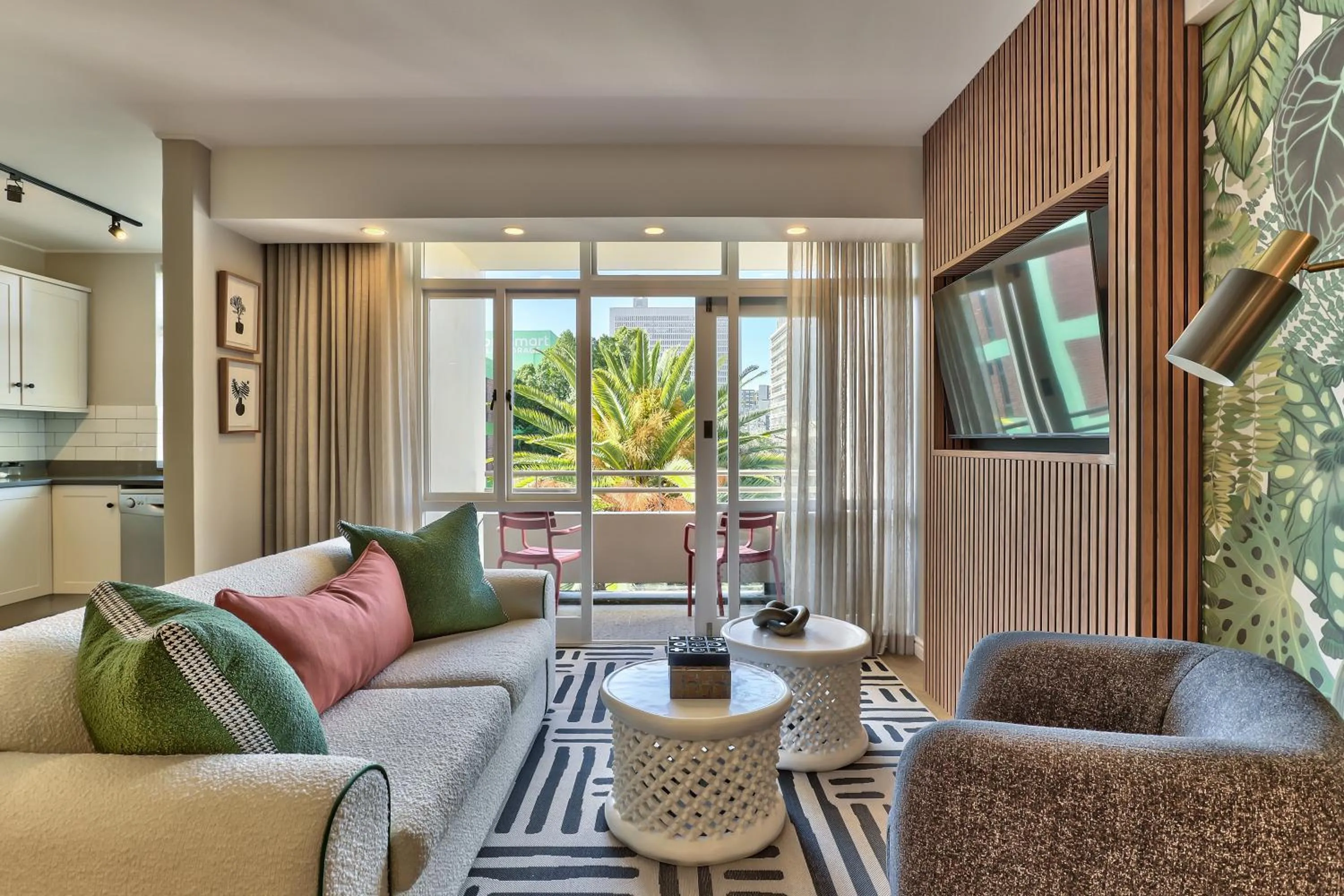 TV and multimedia in 437 St Martini Gardens Apartments