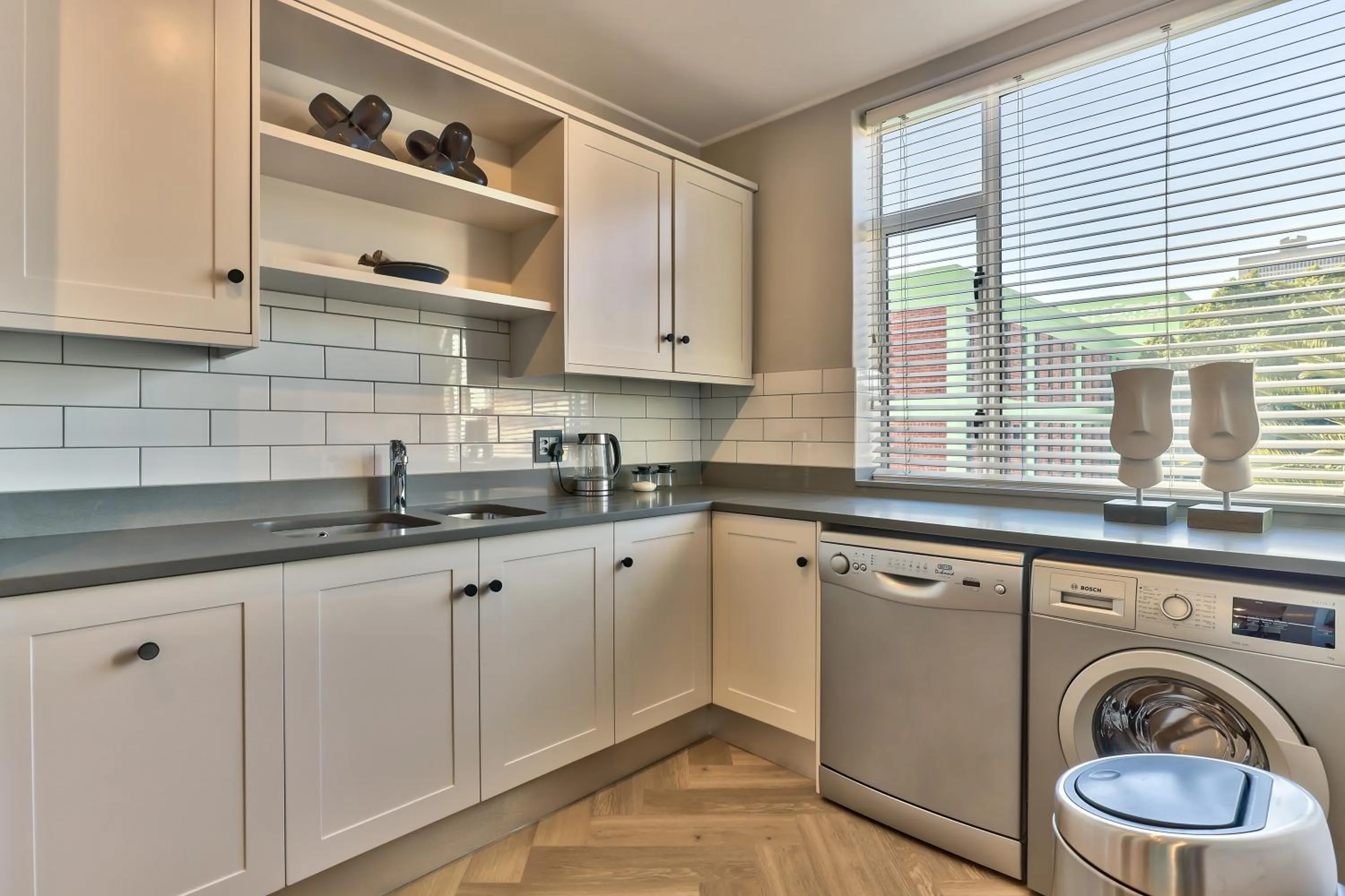 Kitchen or kitchenette in 437 St Martini Gardens Apartments