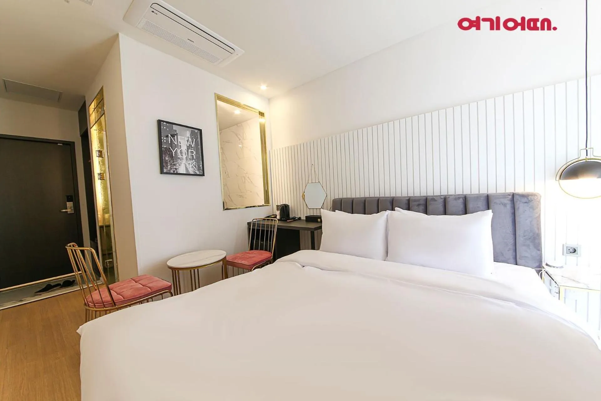 Bed in De Homme Hotel