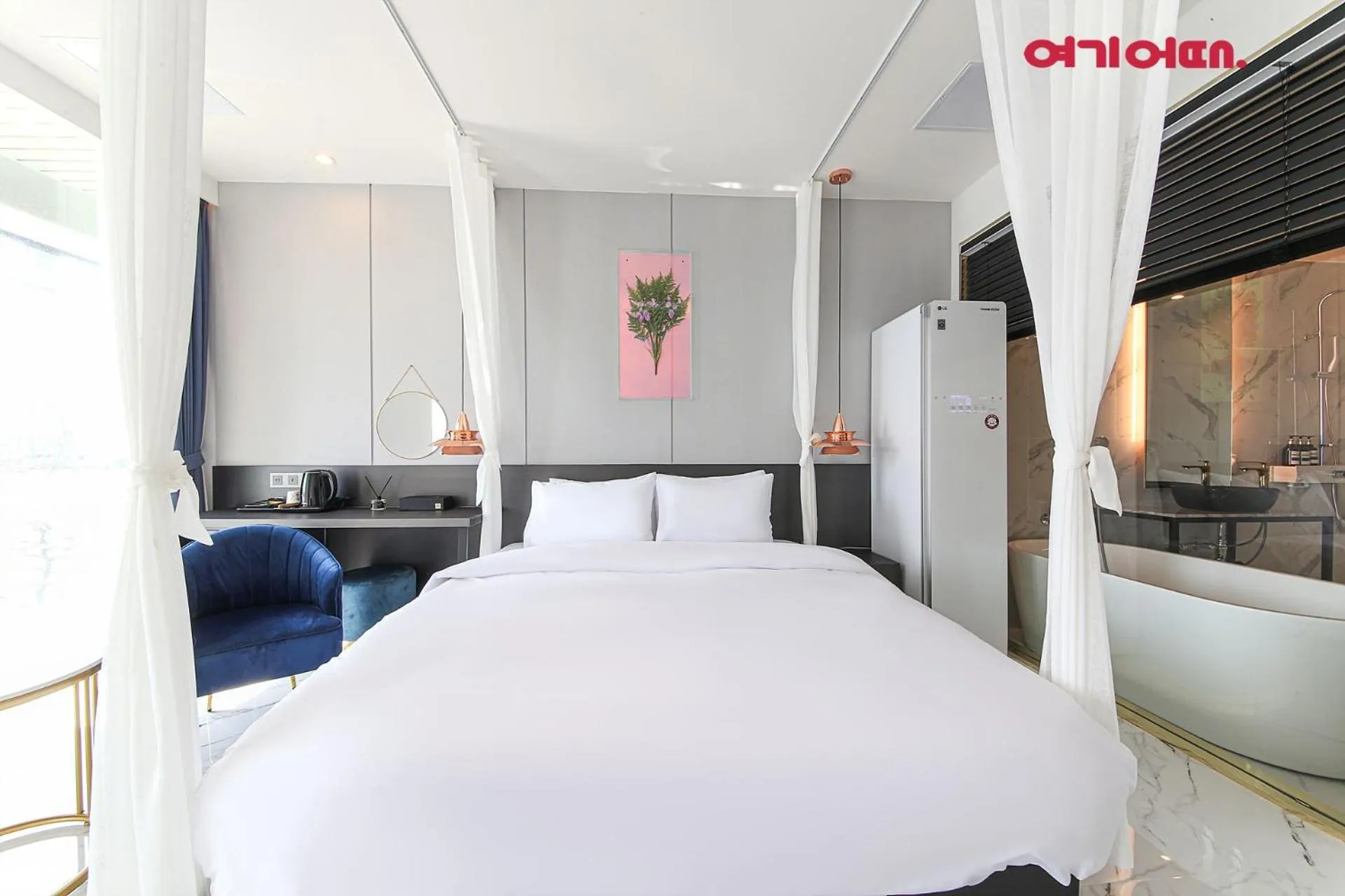 Bed in De Homme Hotel