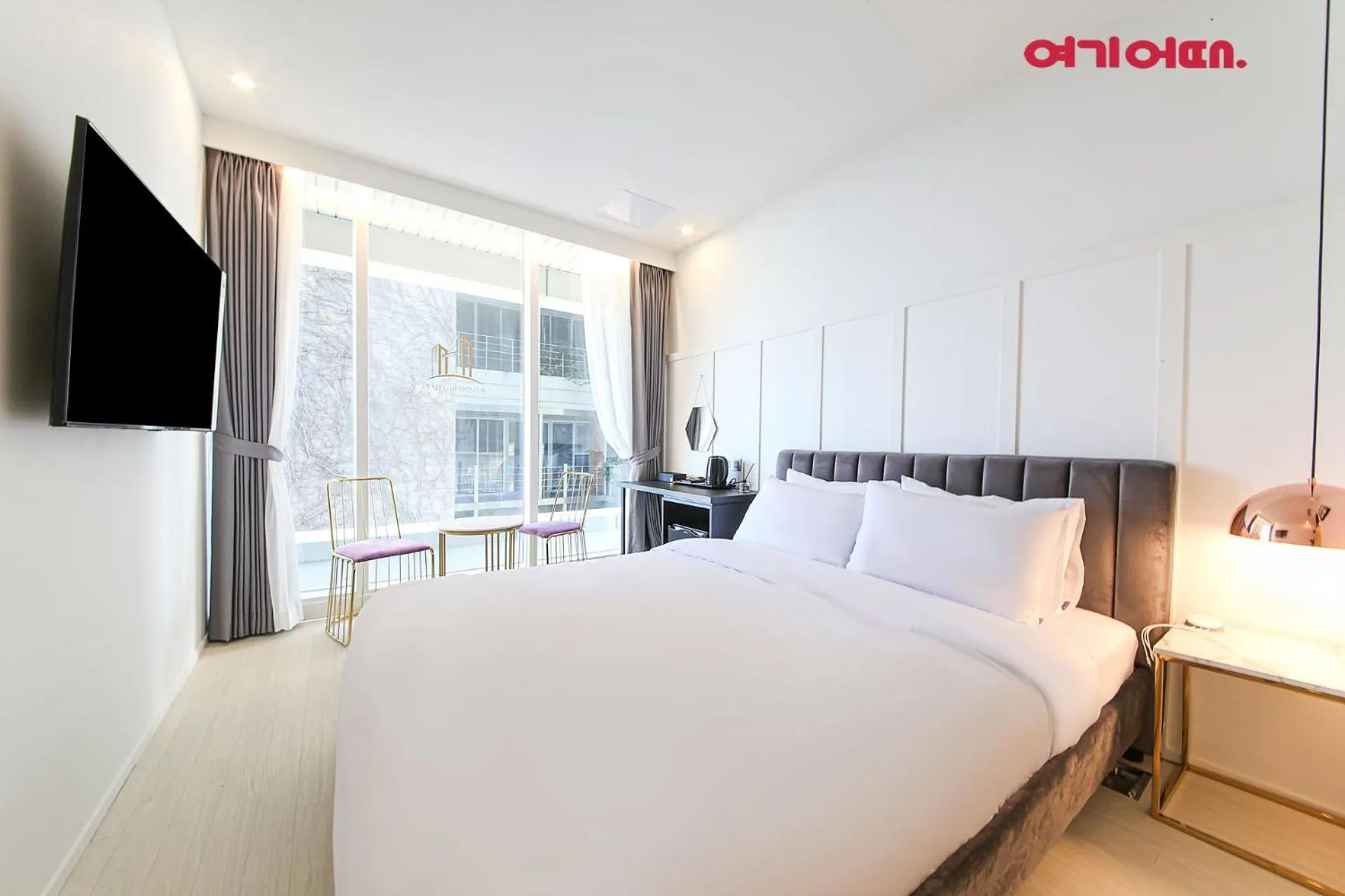 Bed in De Homme Hotel