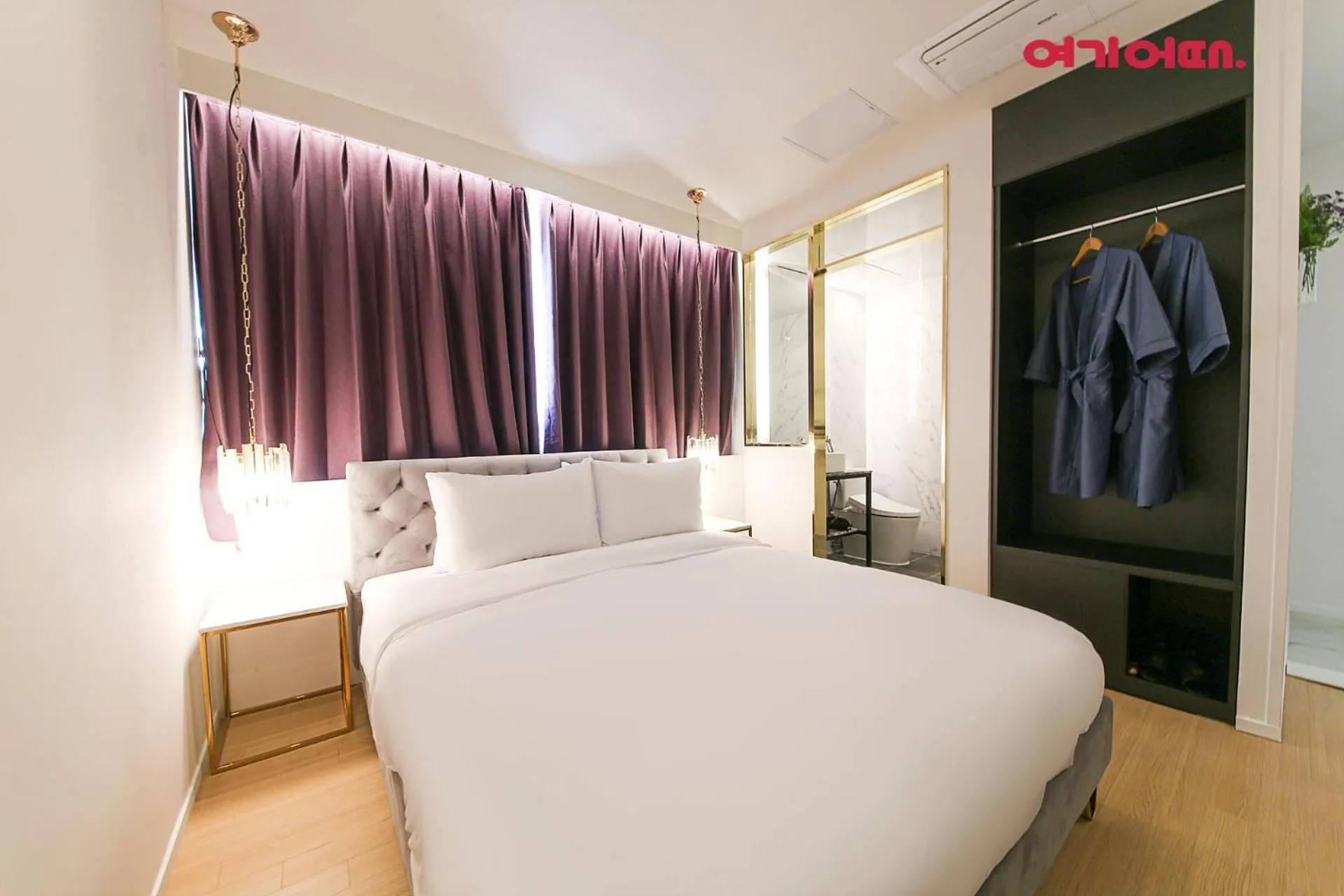 Bed in De Homme Hotel