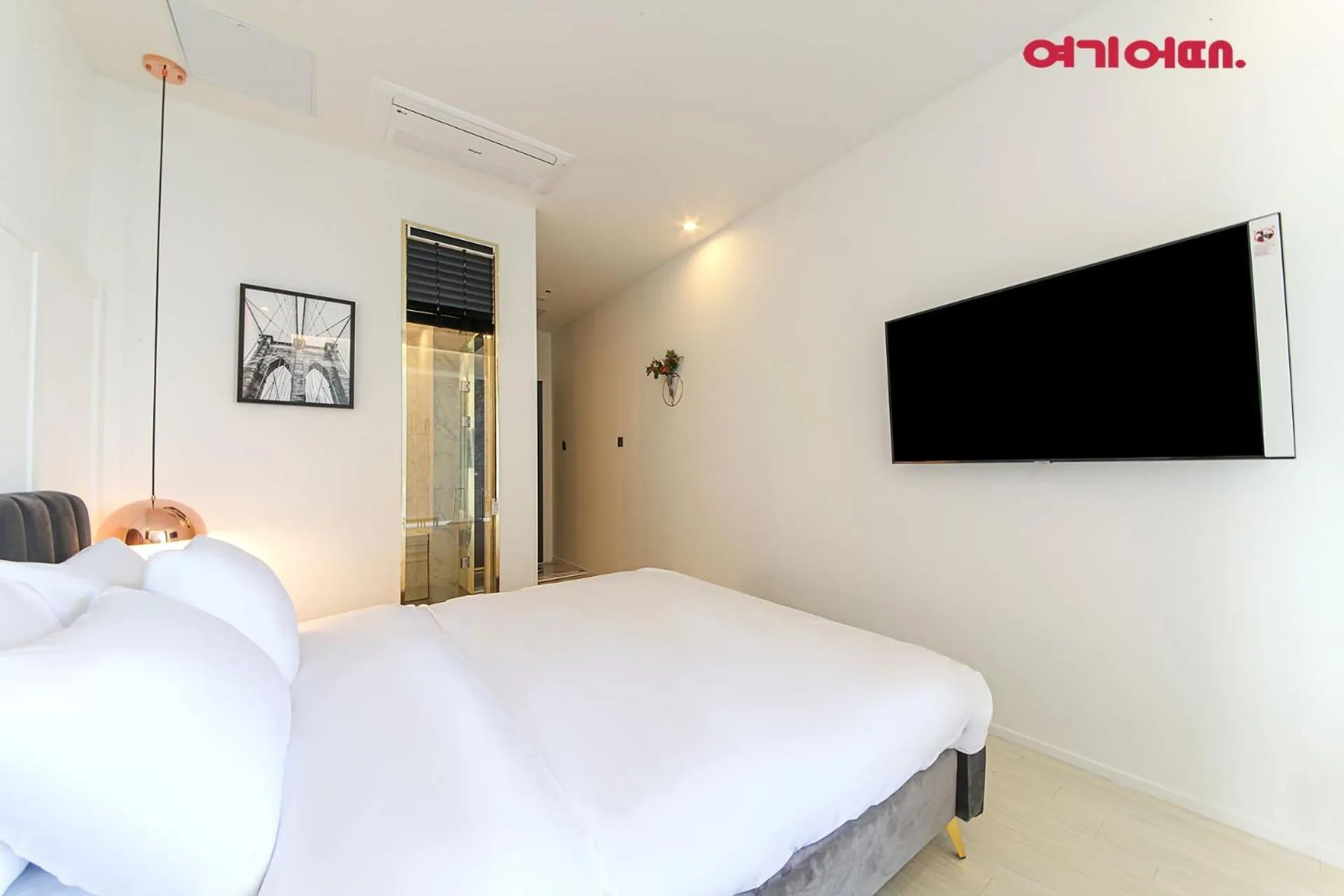 Bed in De Homme Hotel