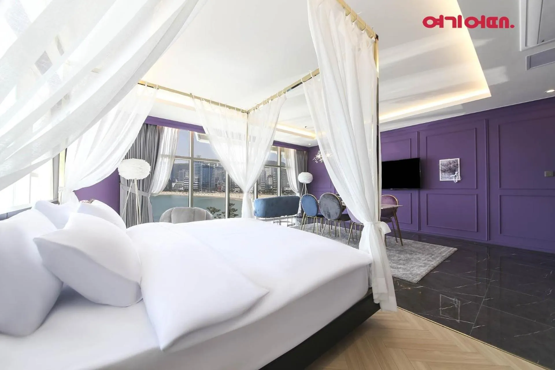 Bed in De Homme Hotel