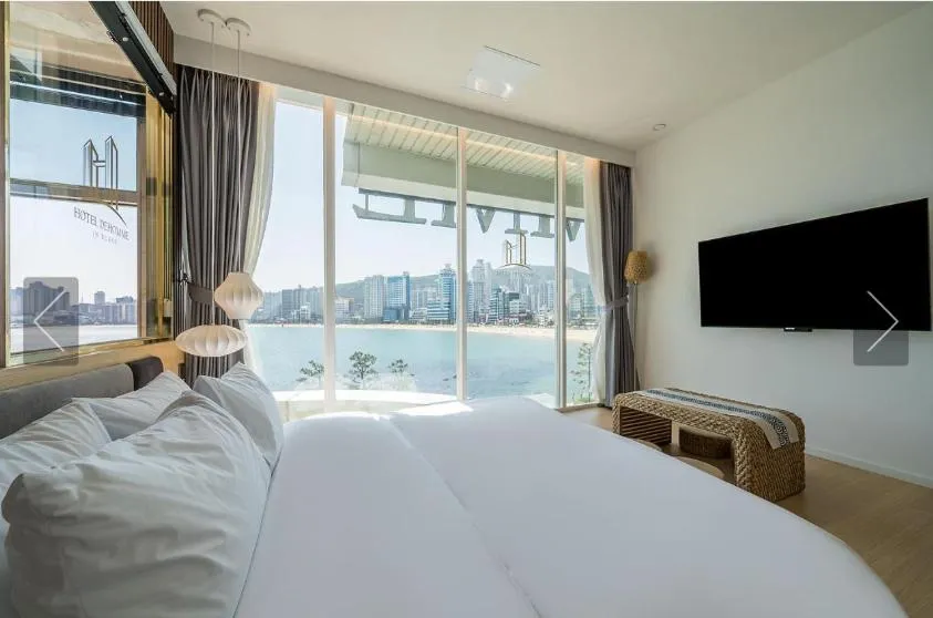 Bed in De Homme Hotel