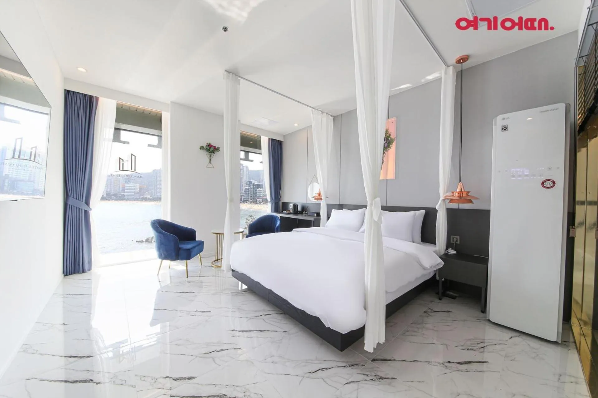 Bed in De Homme Hotel