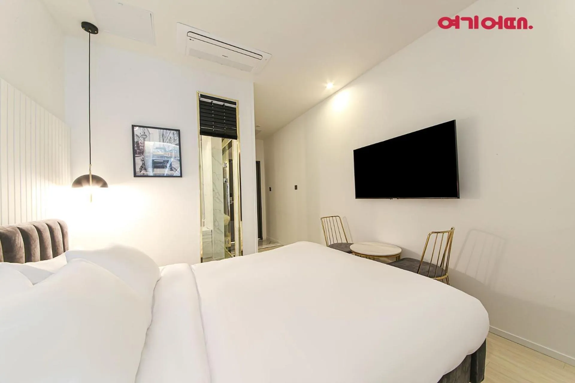 Bed in De Homme Hotel