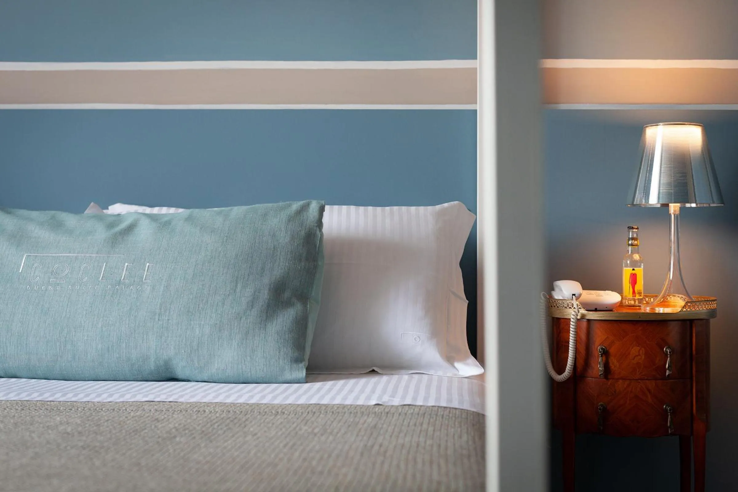 Living room, Bed in Coclee Suite Palace