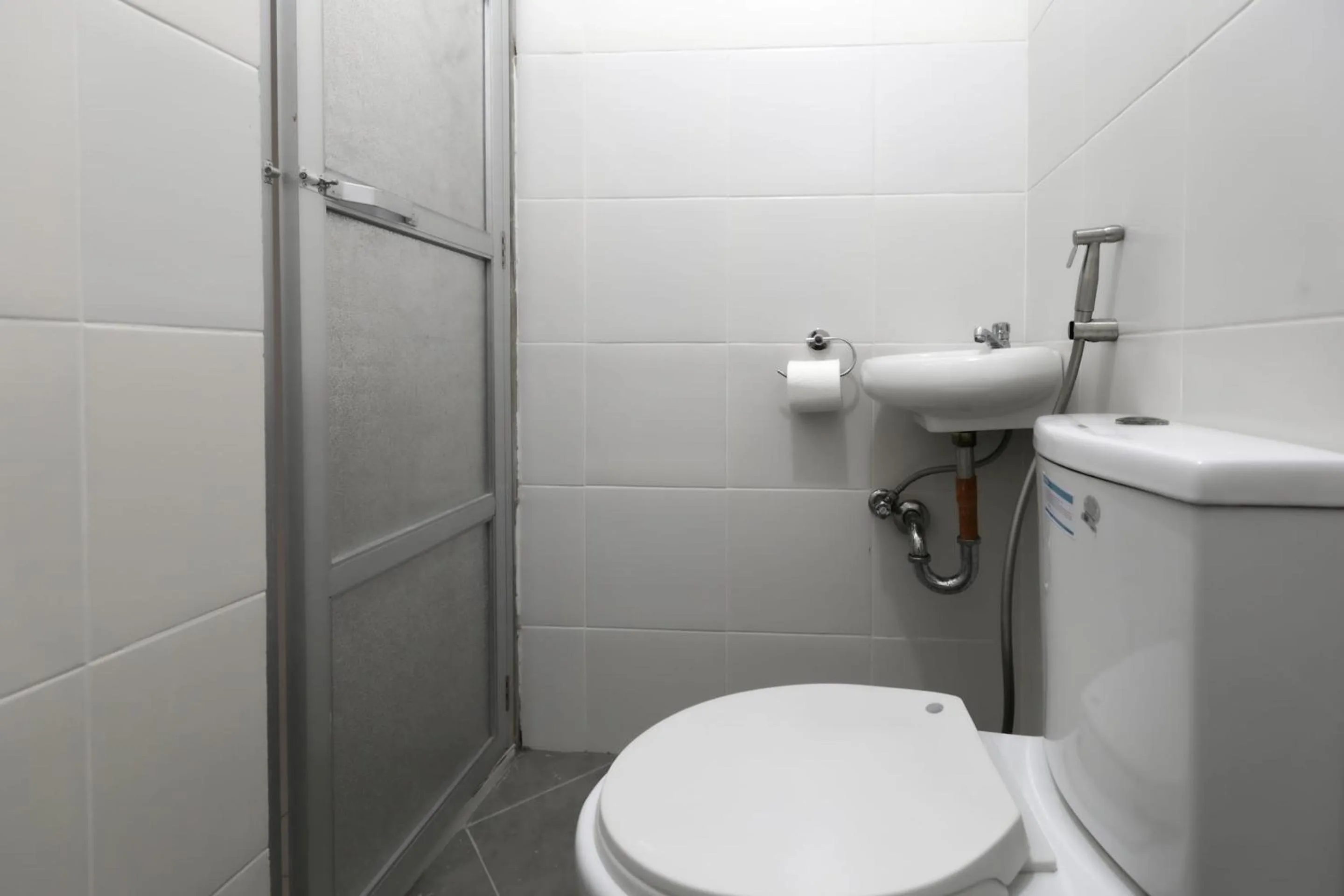 Bathroom in OYO 736 Jade Apartelle