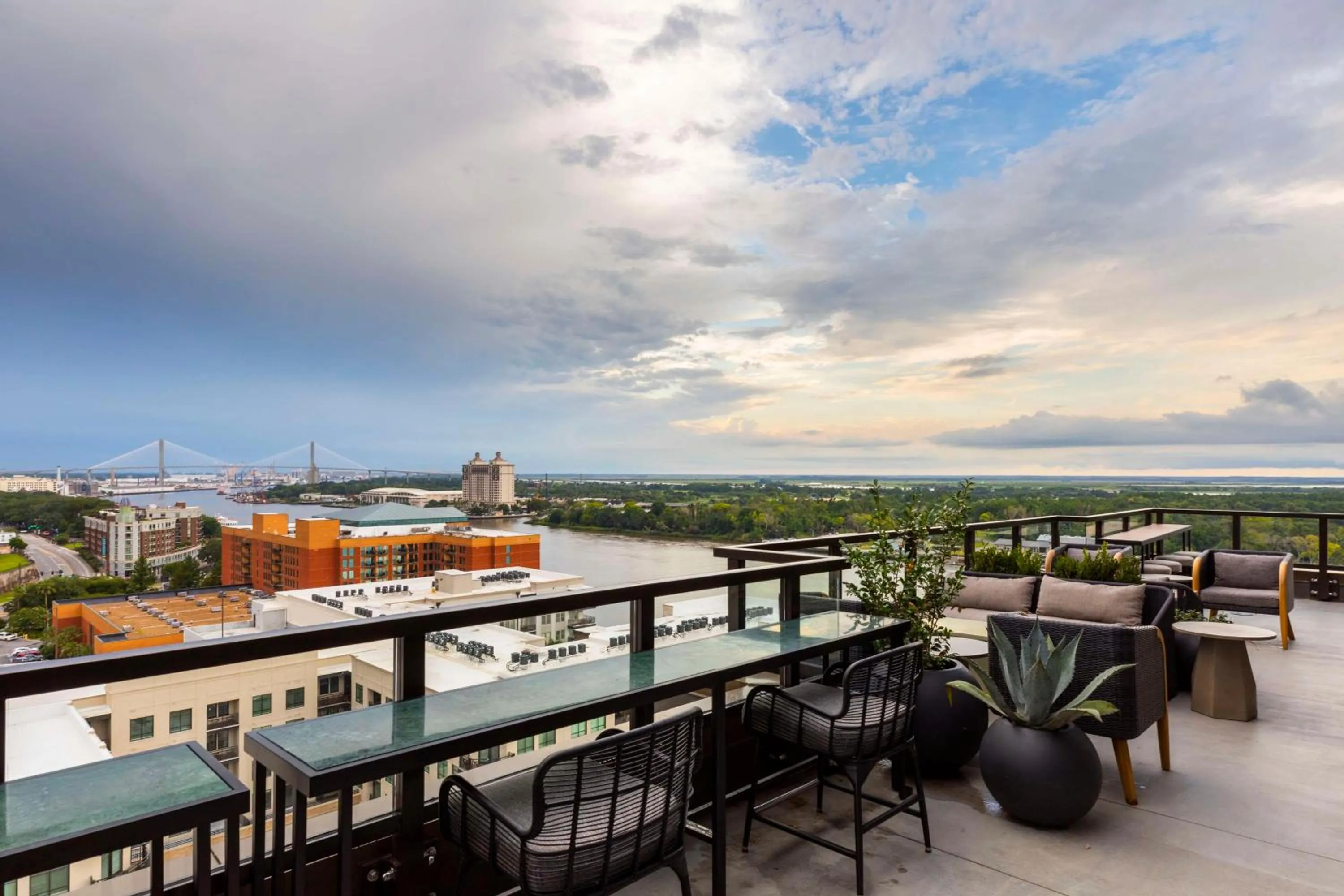 Lounge or bar in Thompson Savannah, by Hyatt