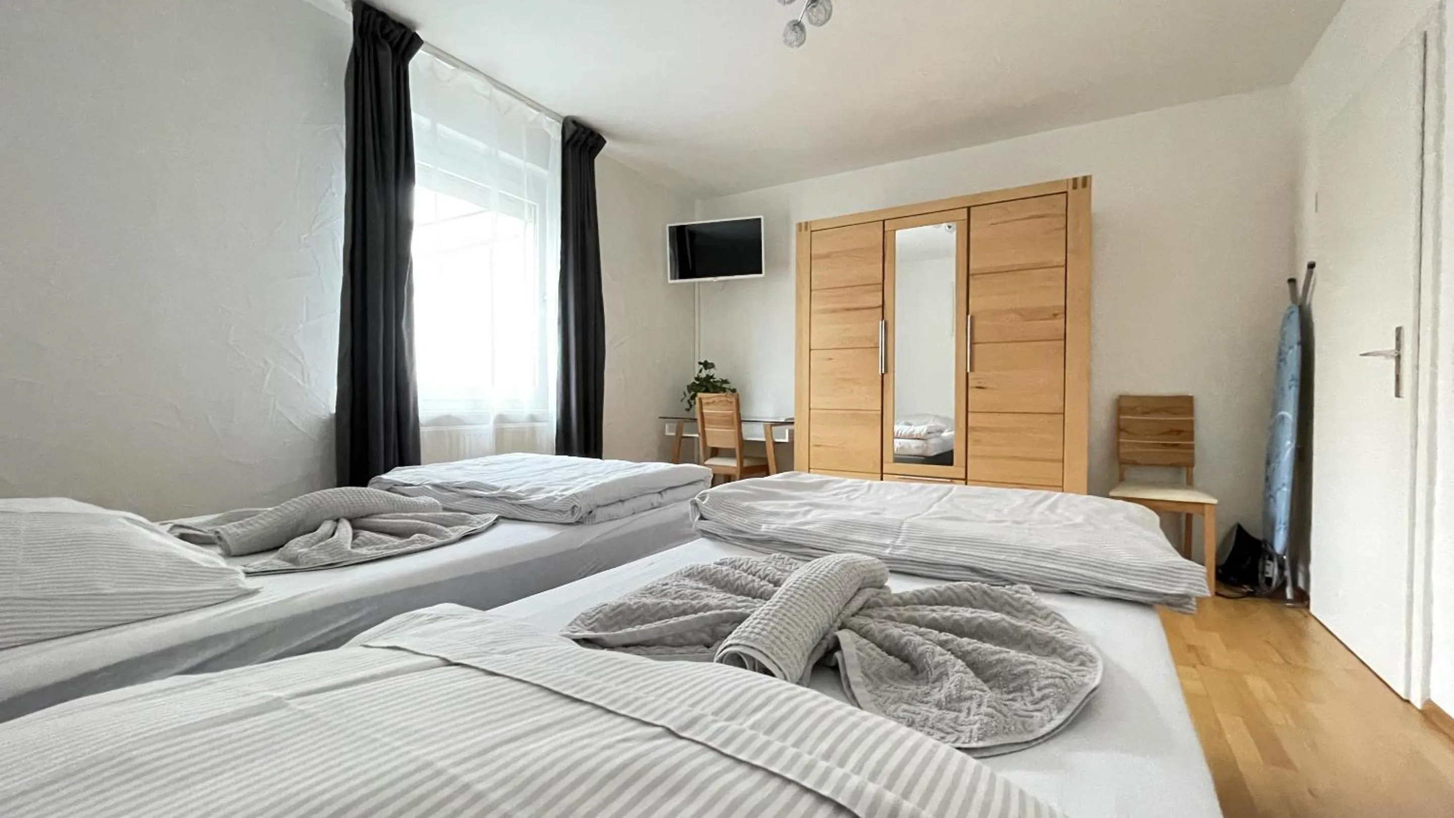 Bedroom, Bed in Fewo Reutlingen Heinestrasse