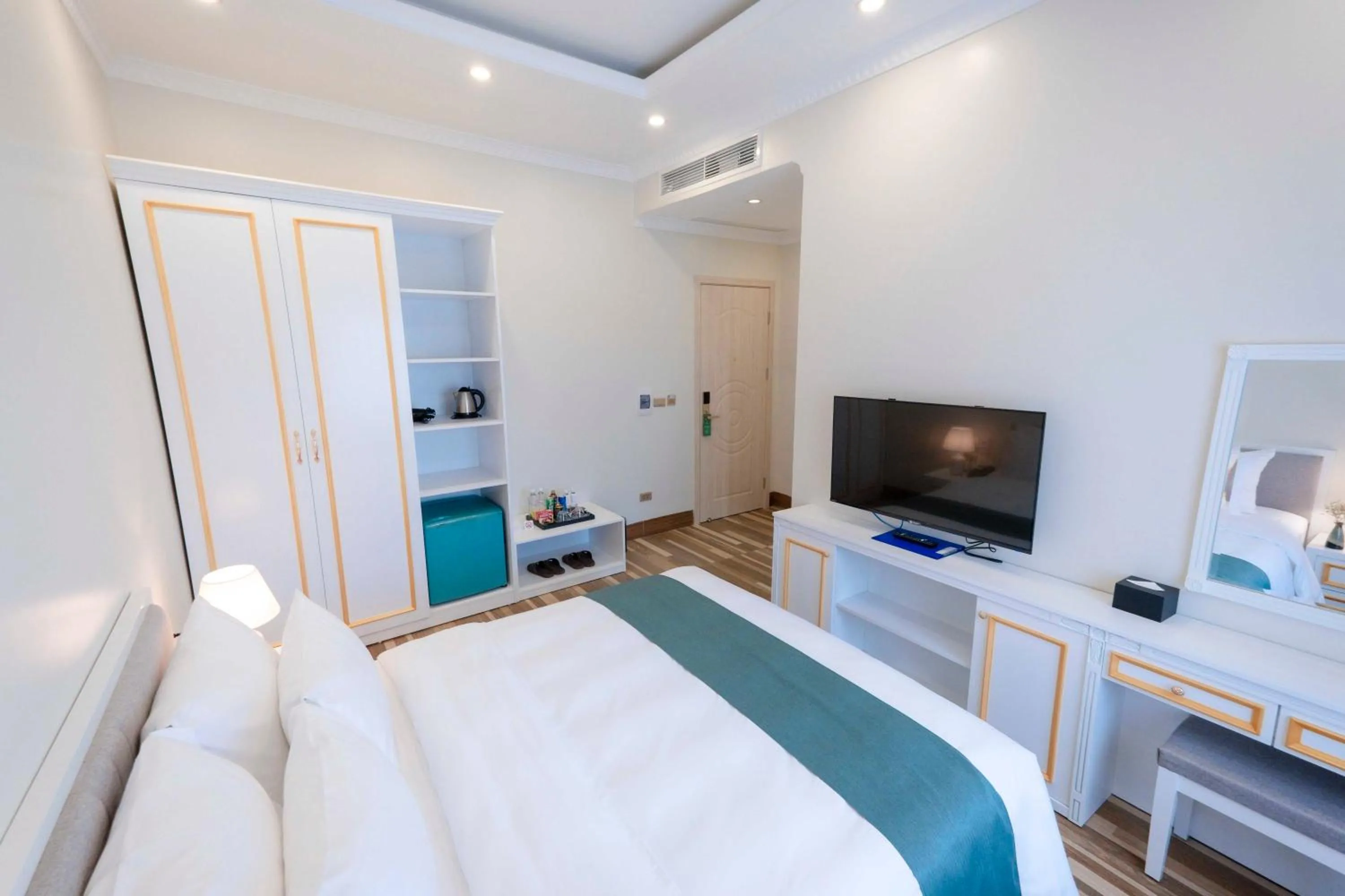 TV and multimedia, Bed in Minh Long Hotel