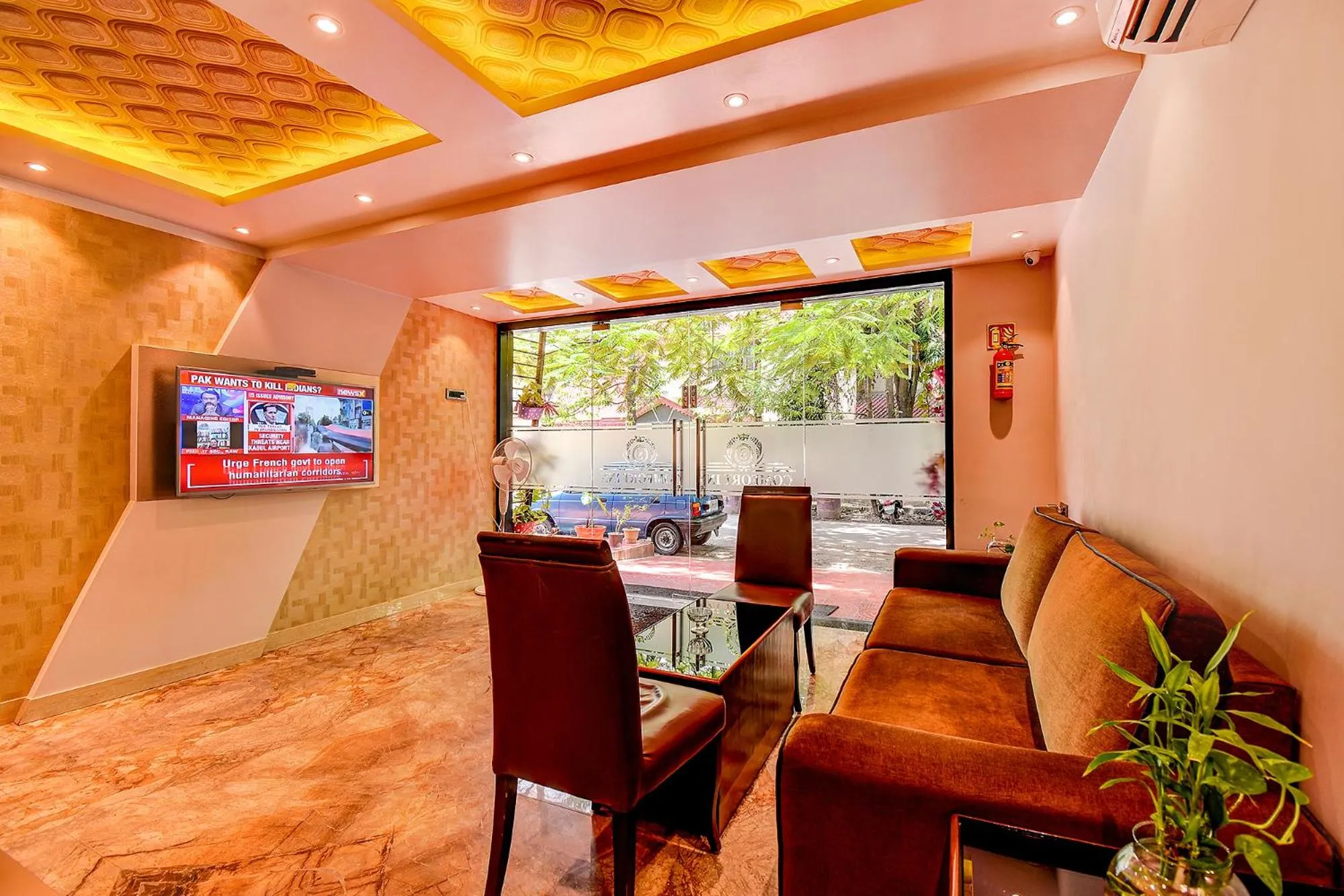 Lobby or reception in FabHotel S Comfort Inn - Indiranagar