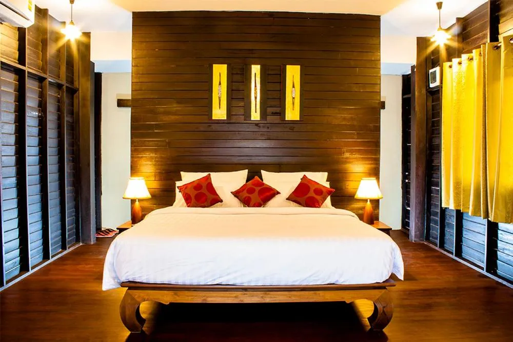 Bed in The Bank River House Ayutthaya