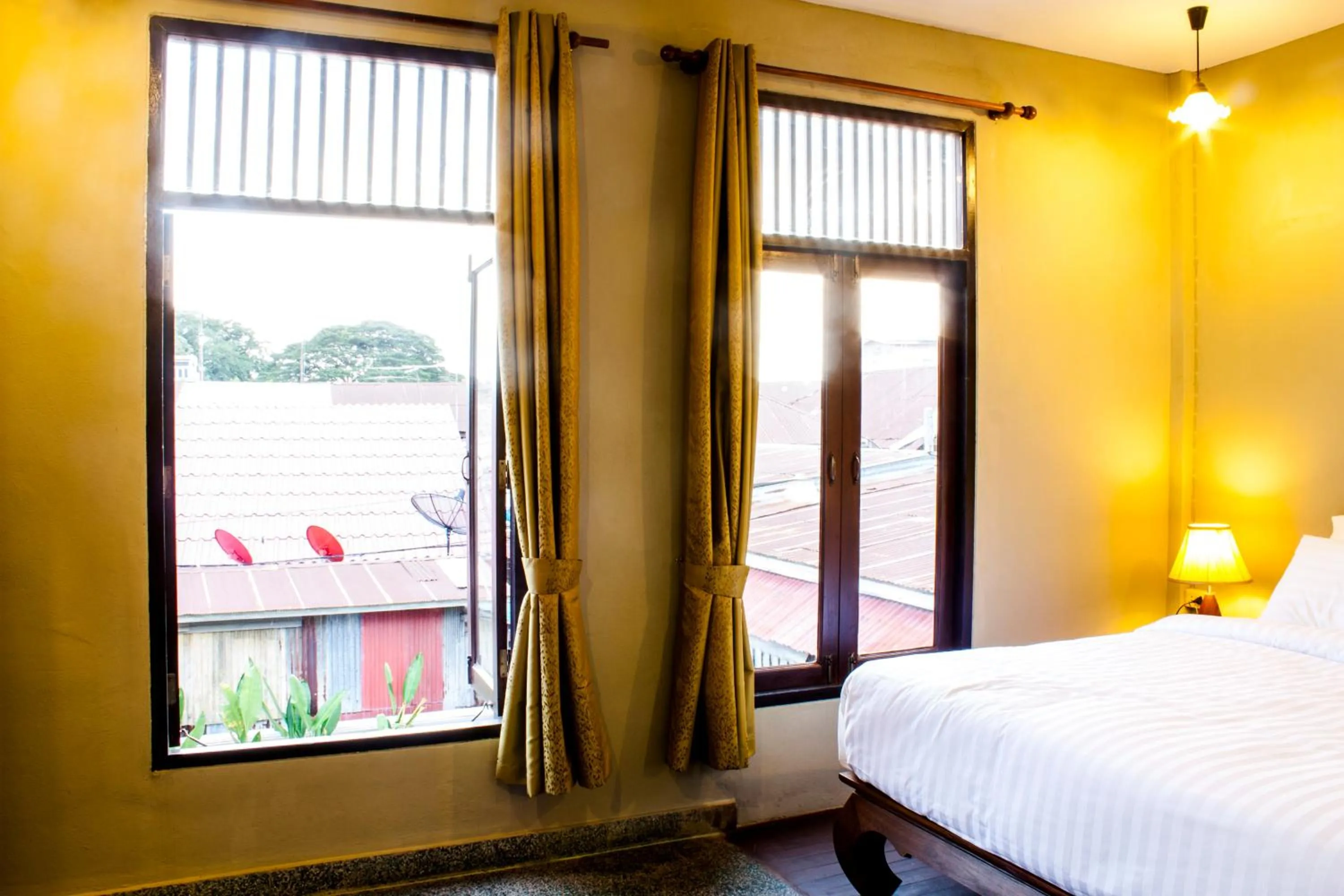 Bed in The Bank River House Ayutthaya