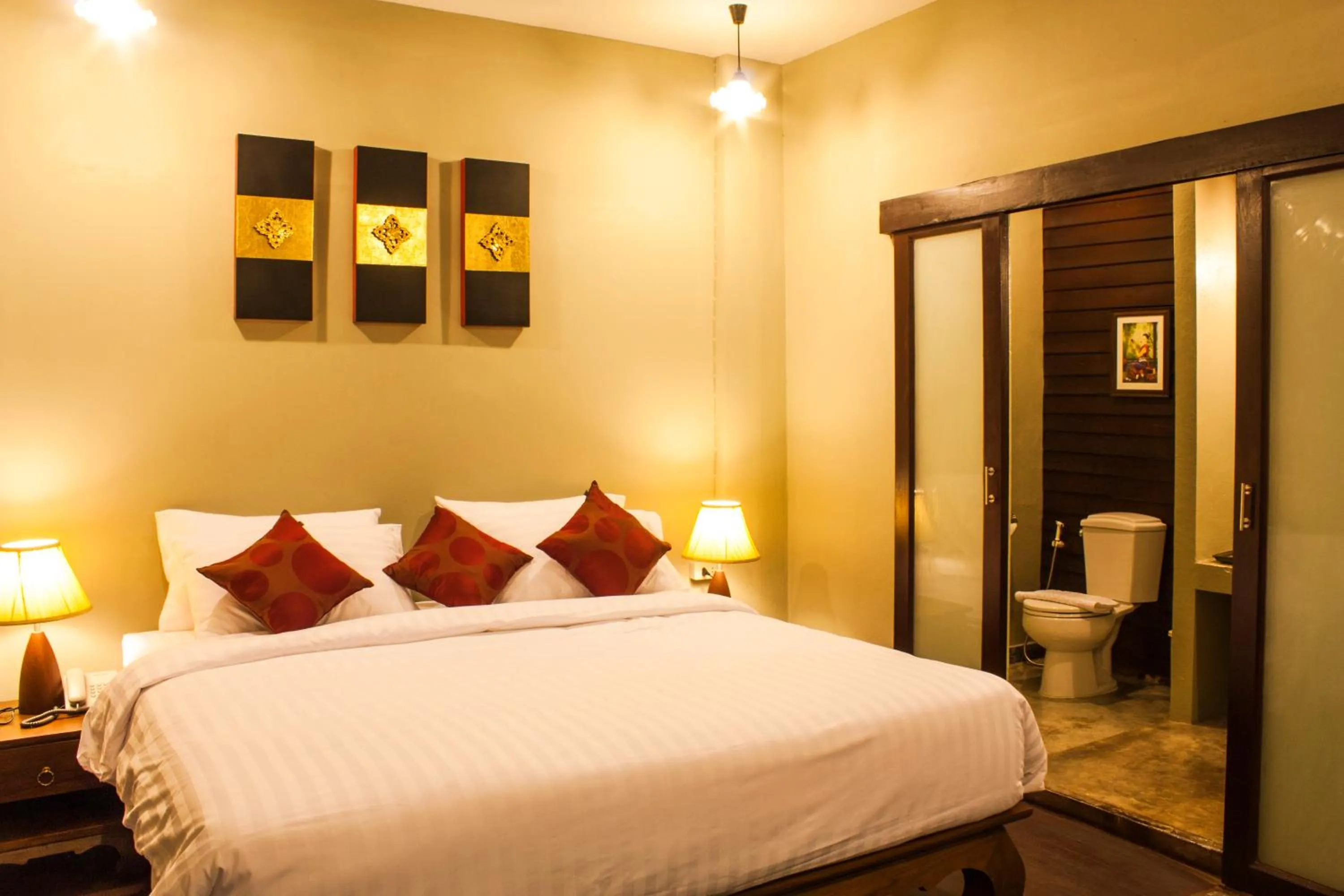 Bed in The Bank River House Ayutthaya