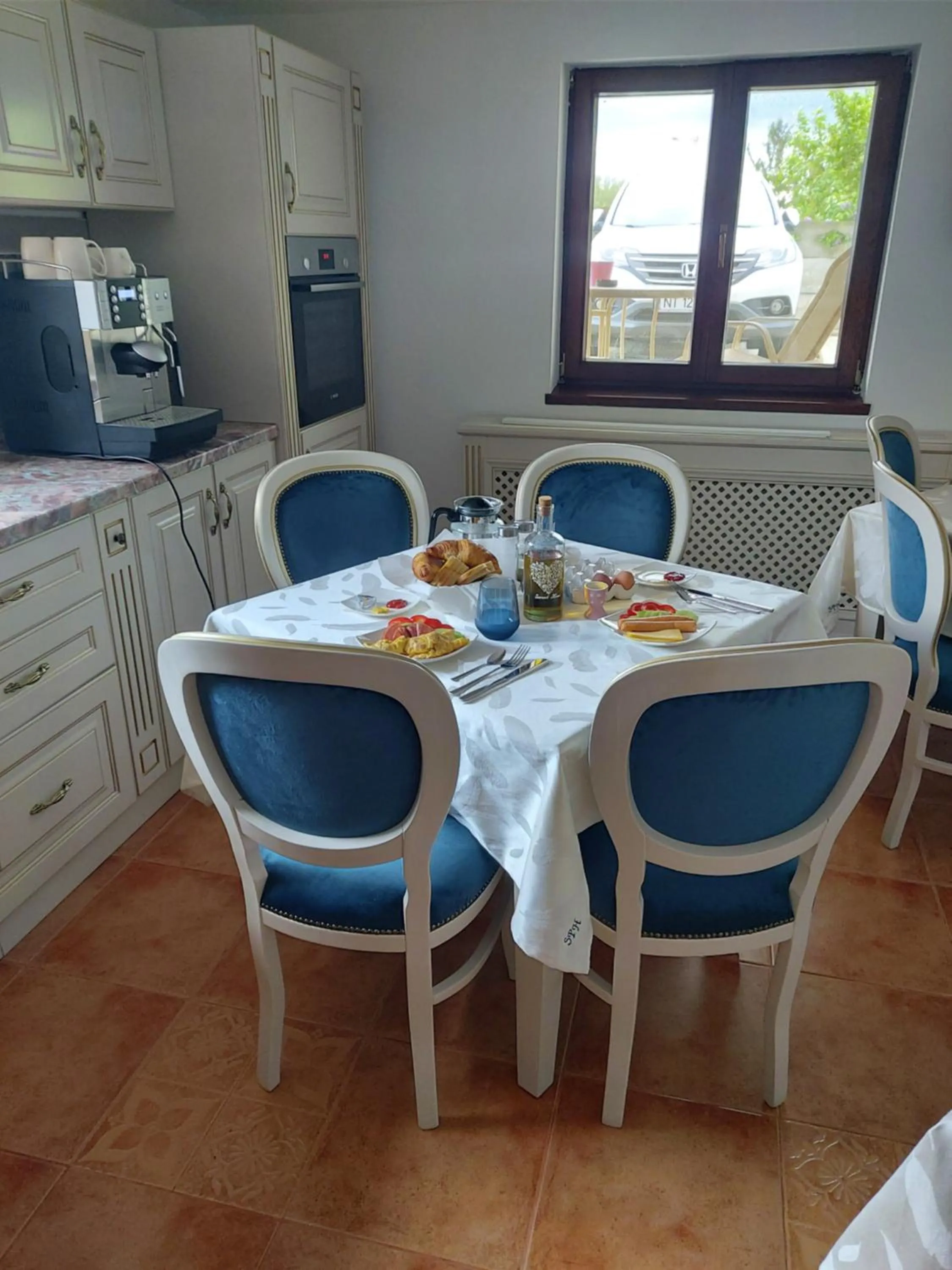 Breakfast in Sky Park Home