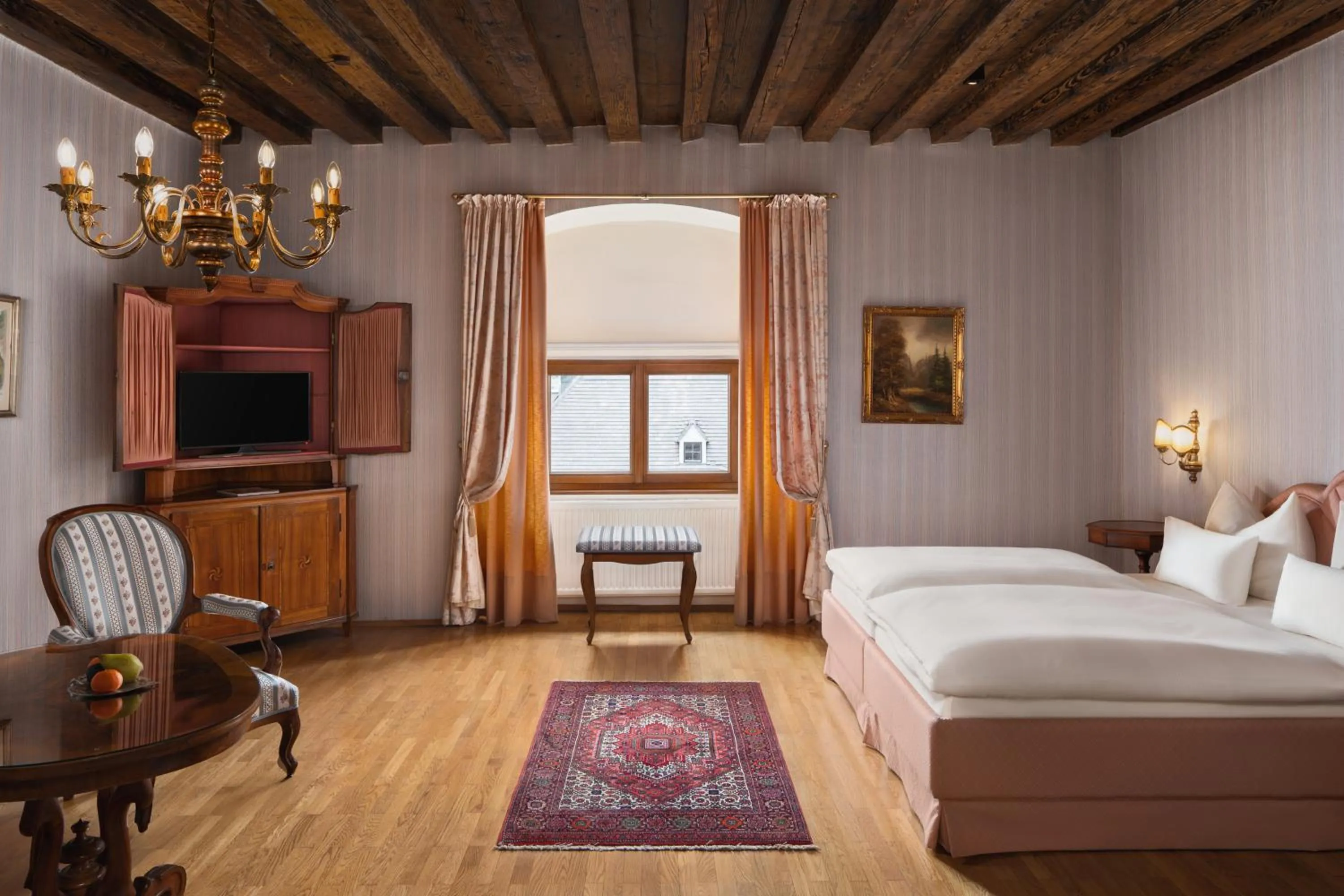 Photo of the whole room, Bed in Hotel Schloss Dürnstein