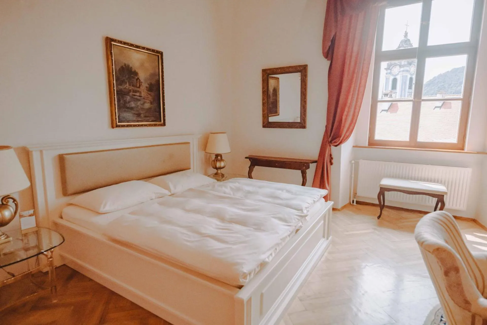 Photo of the whole room, Bed in Hotel Schloss Dürnstein