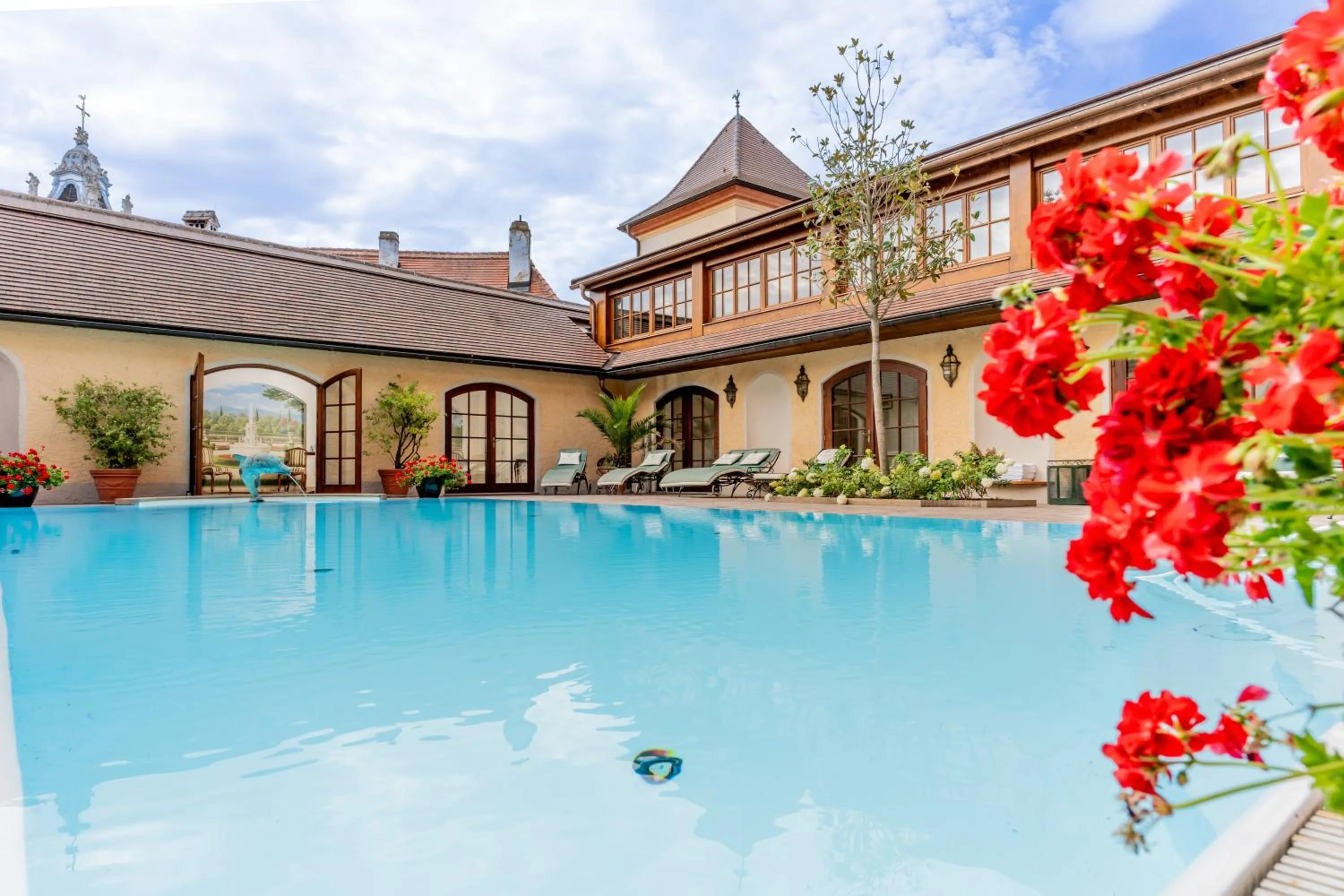 Swimming pool in Hotel Schloss Dürnstein
