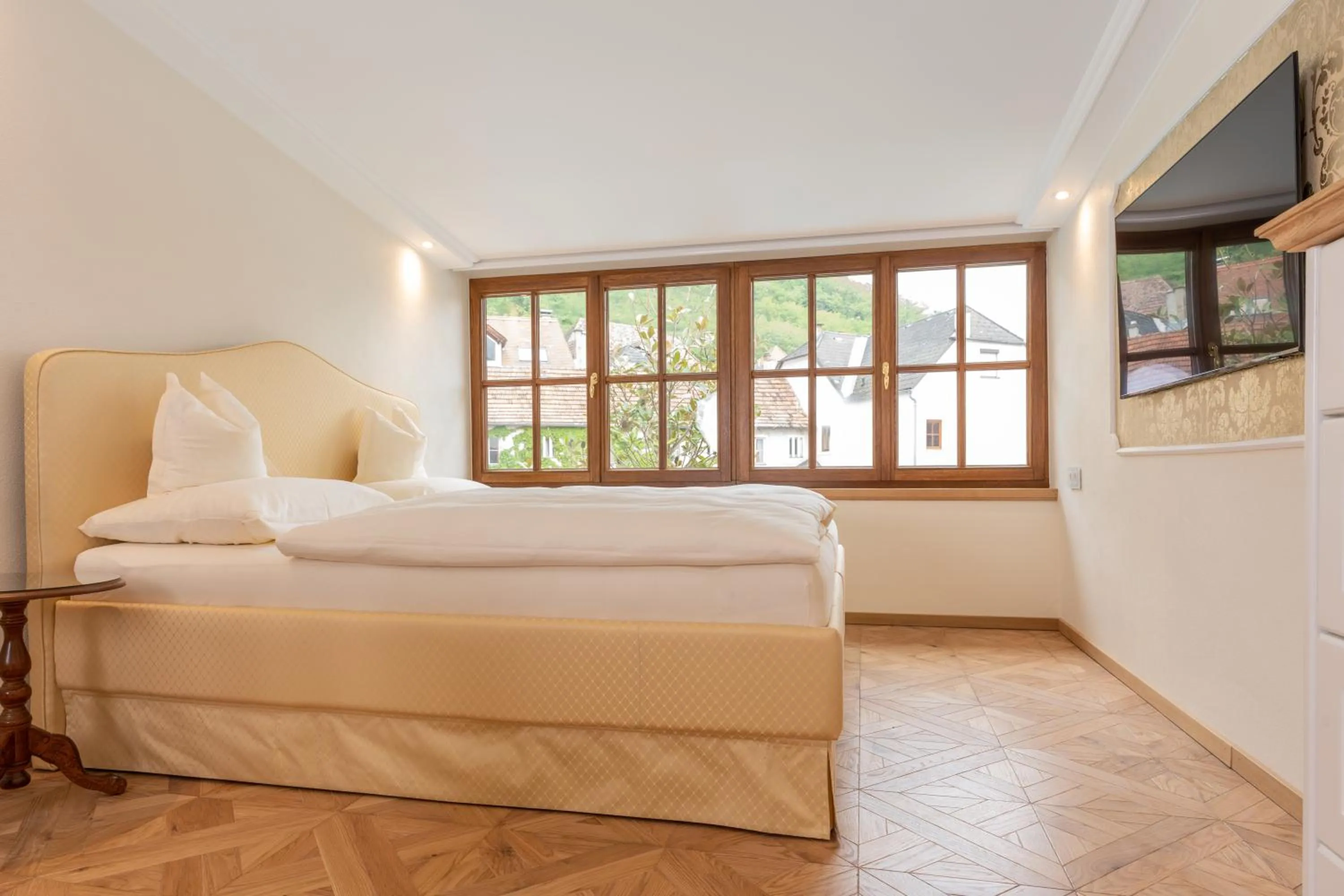 Photo of the whole room, Bed in Hotel Schloss Dürnstein