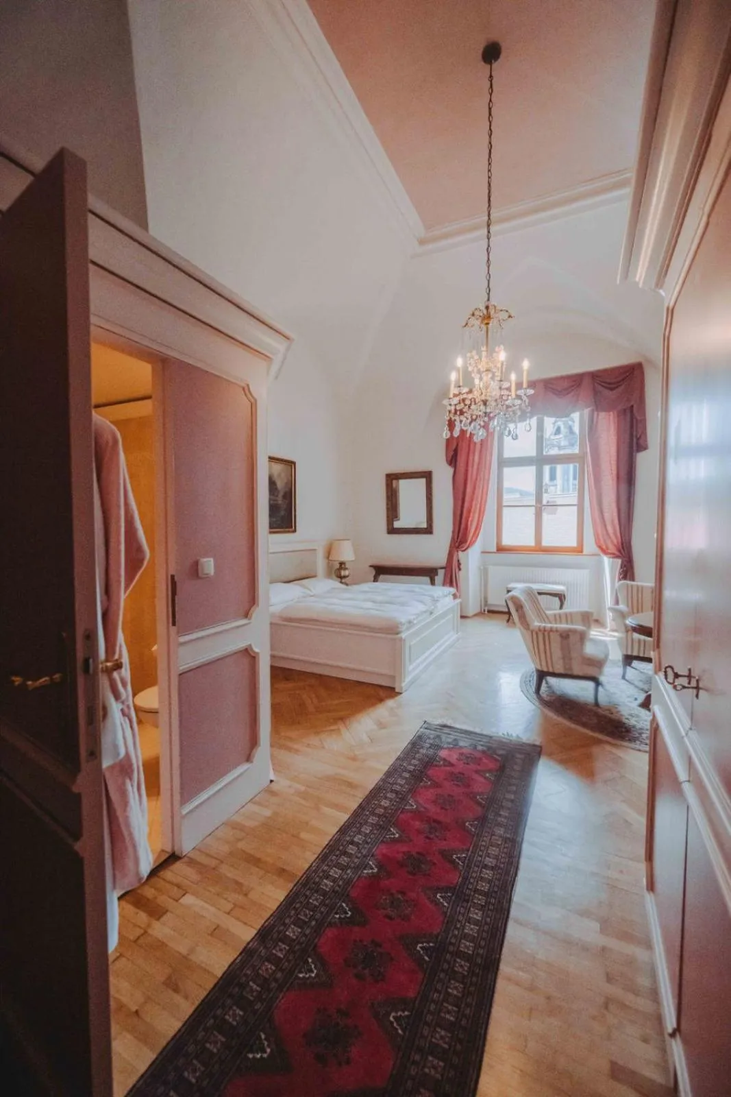 Photo of the whole room, Bed in Hotel Schloss Dürnstein