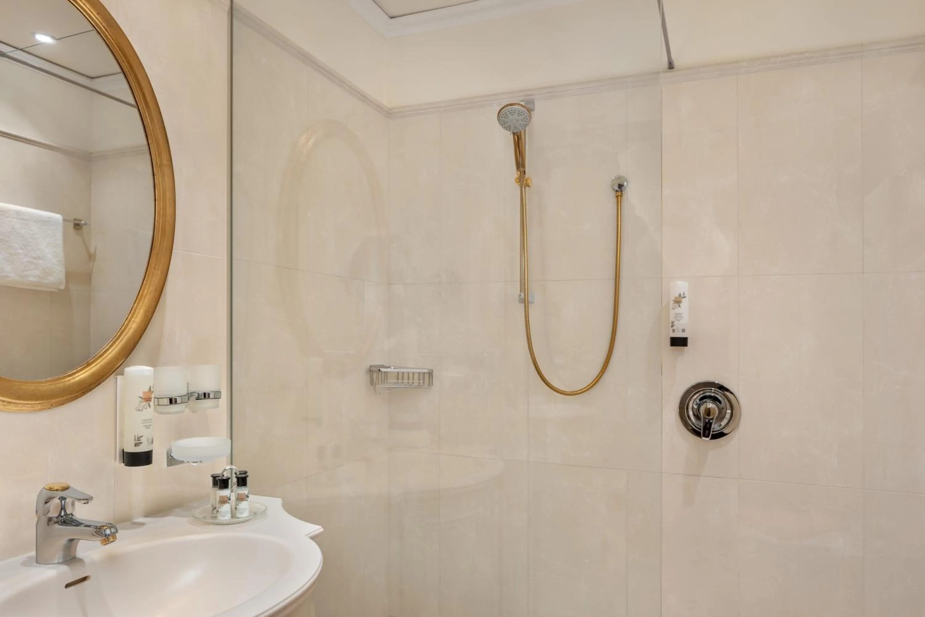 Bathroom in Hotel Schloss Dürnstein