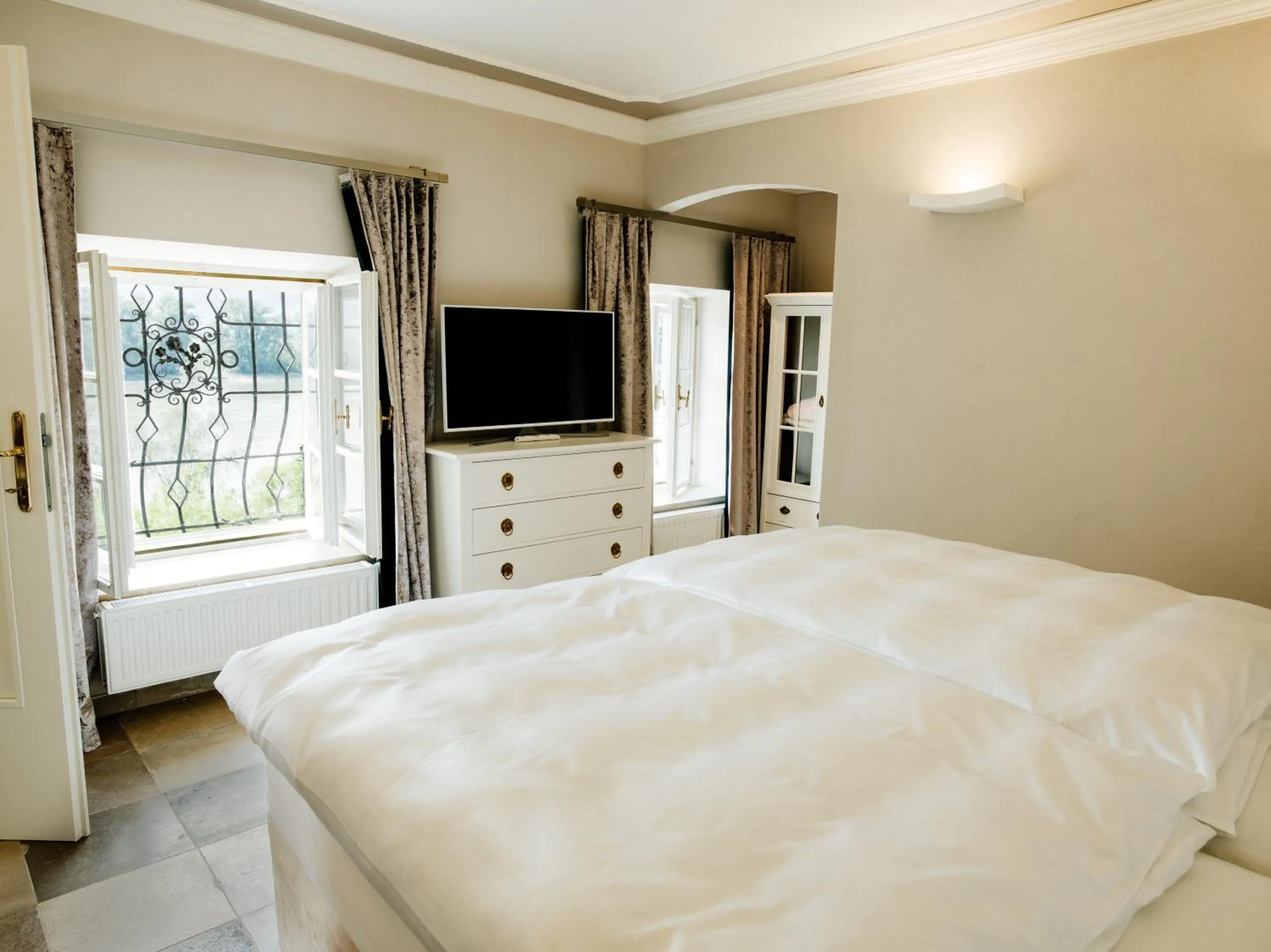 Bedroom, Bed in Hotel Schloss Dürnstein