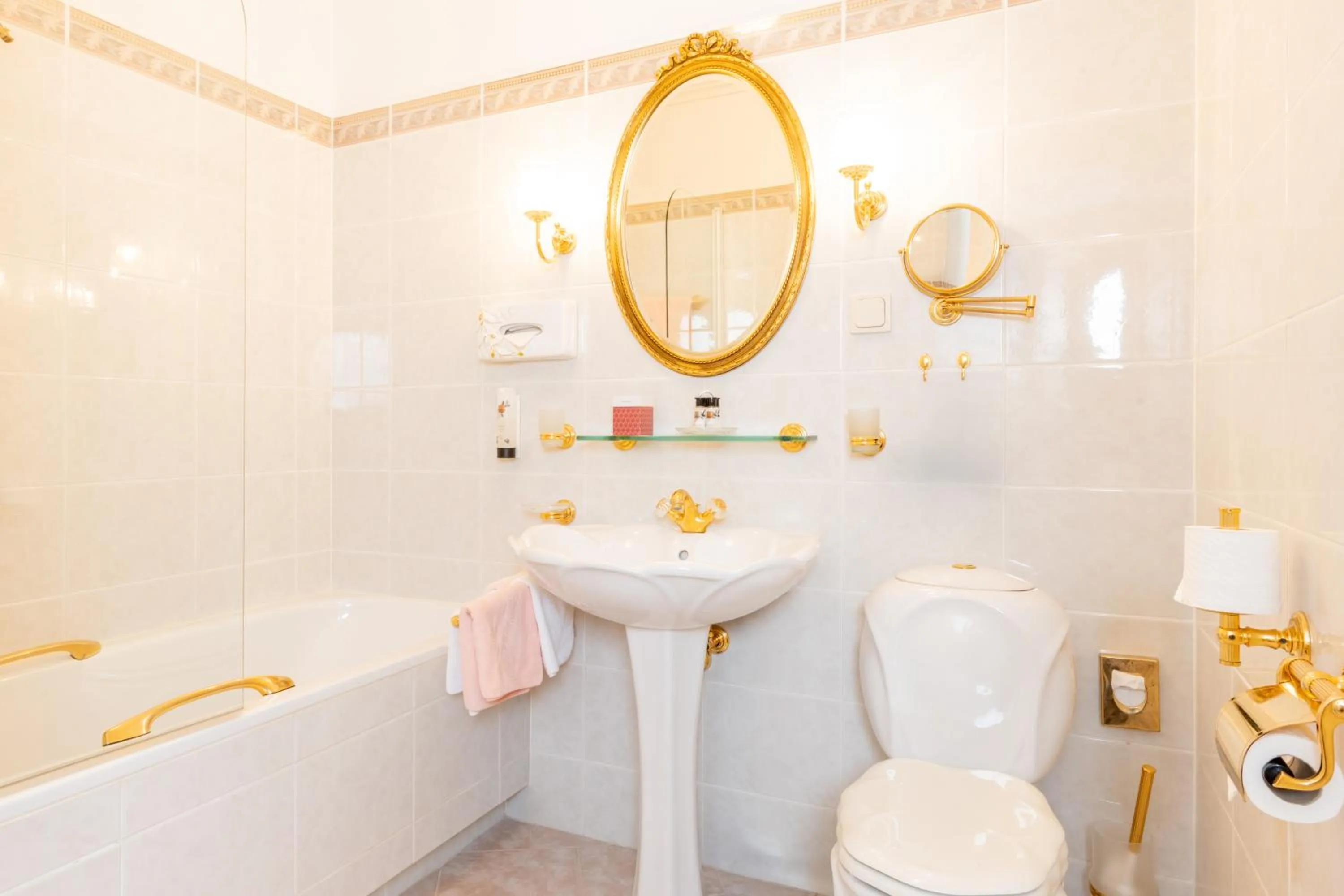 Bathroom in Hotel Schloss Dürnstein