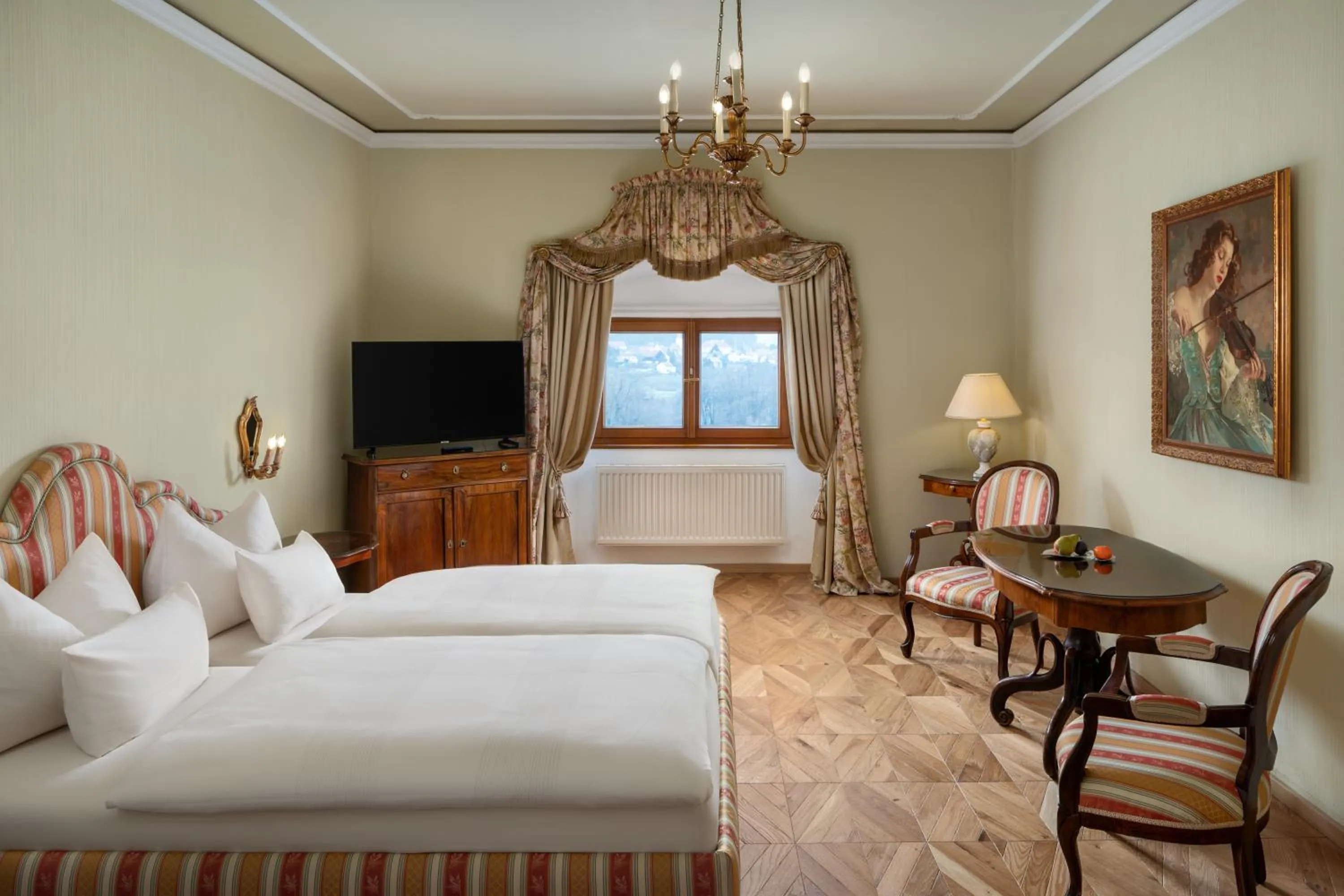 Photo of the whole room, Bed in Hotel Schloss Dürnstein