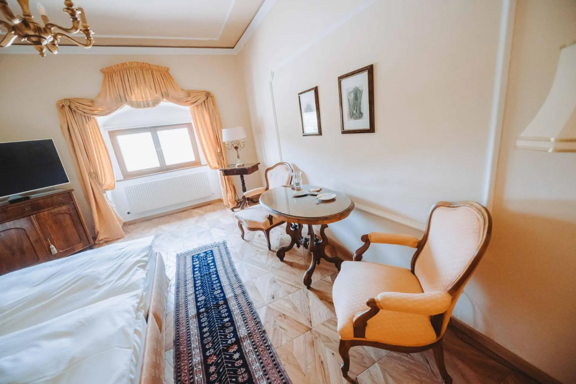 Seating area, Bed in Hotel Schloss Dürnstein