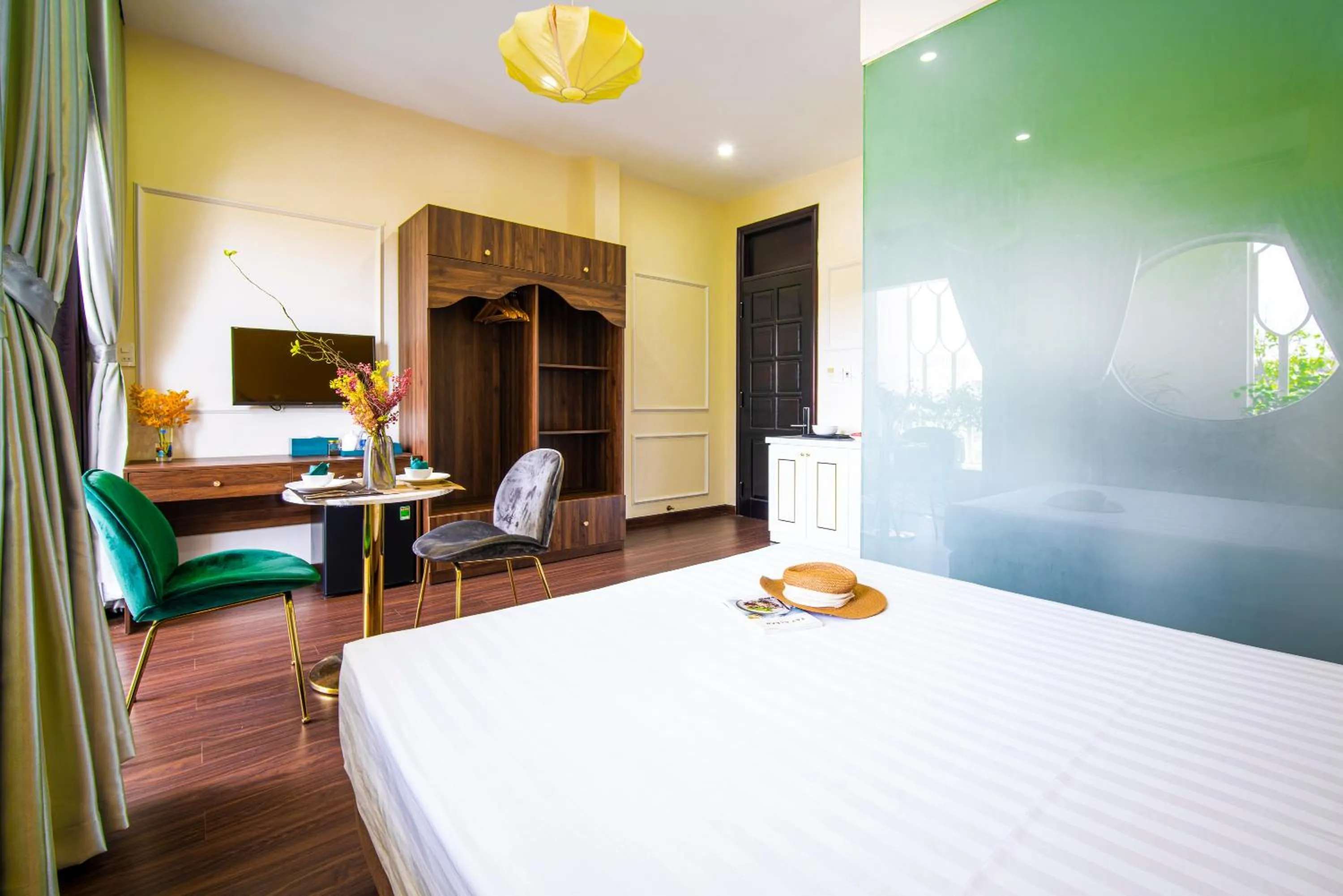 TV and multimedia, Bed in Sun City Hotel Da Nang