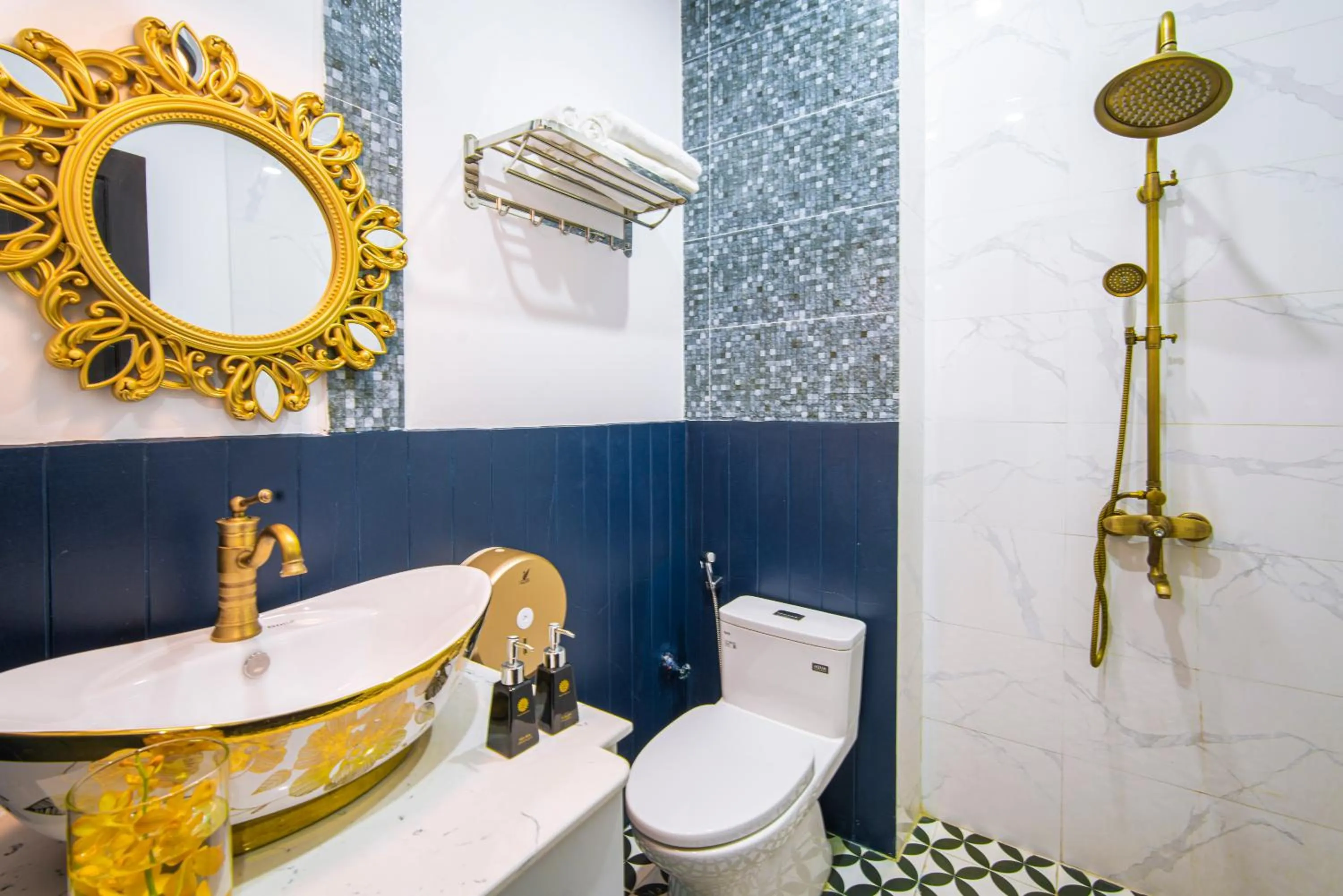 Toilet in Sun City Hotel Da Nang