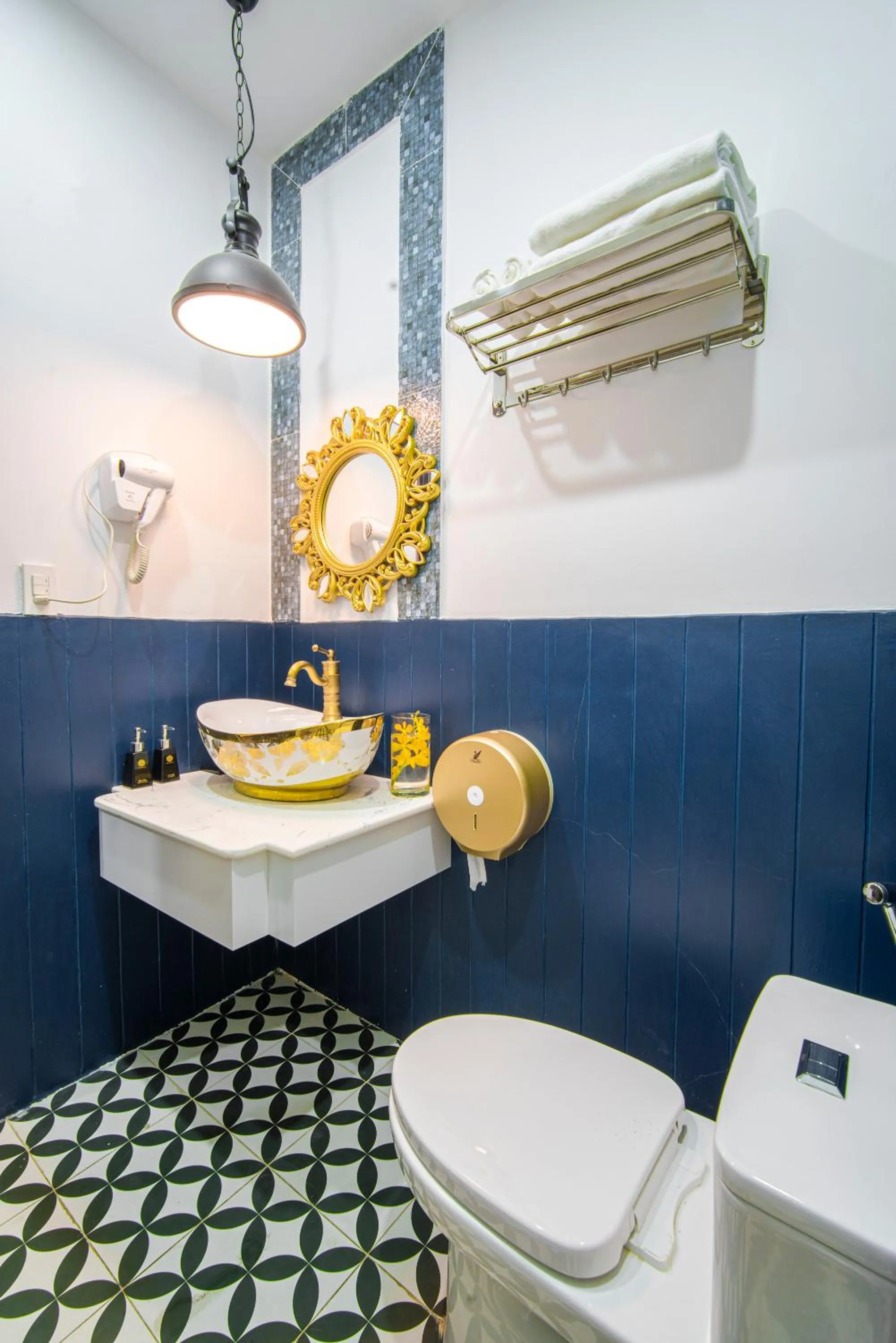 Toilet in Sun City Hotel Da Nang